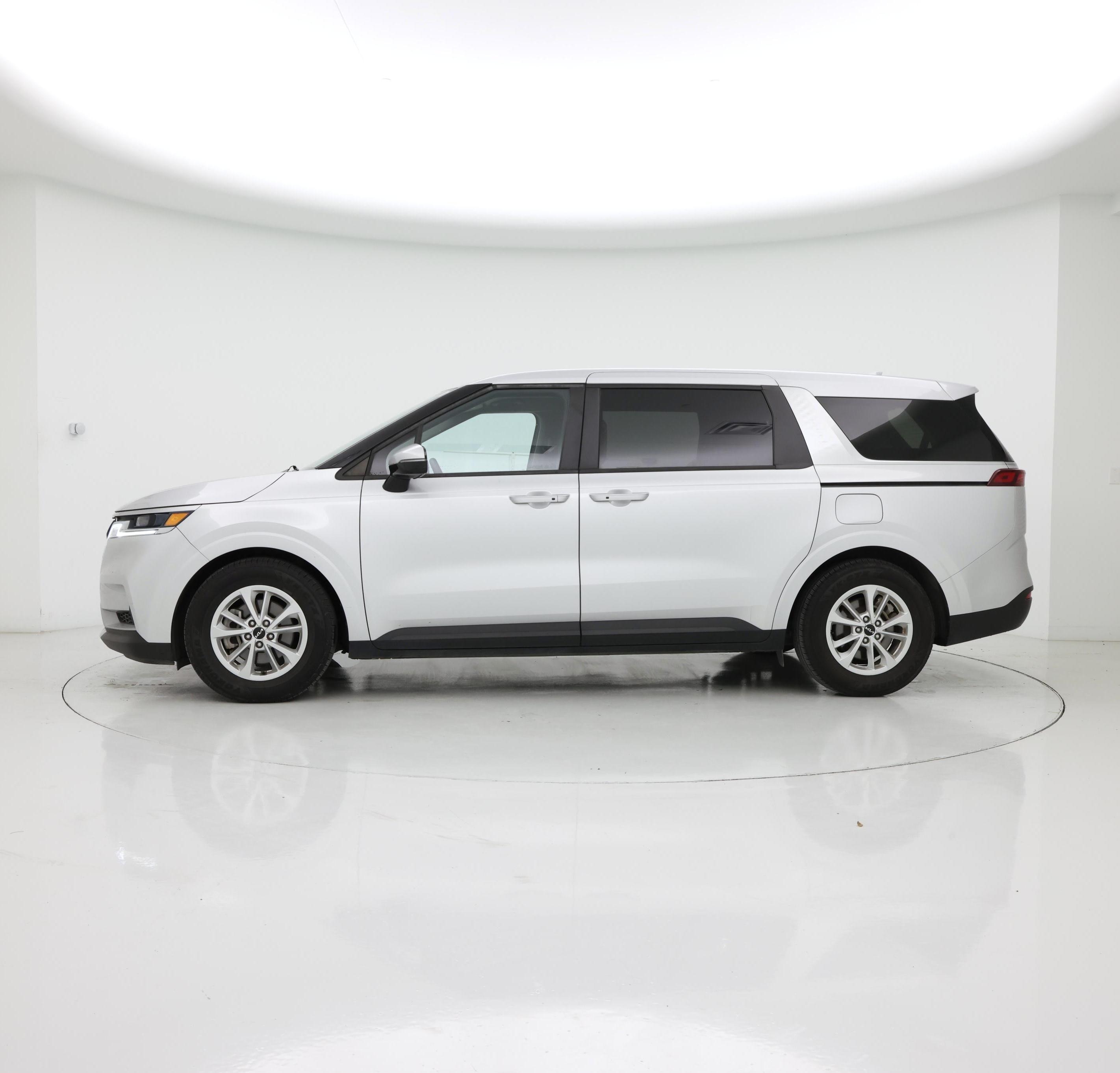 Thumbnail: 2022 Kia Carnival - 3