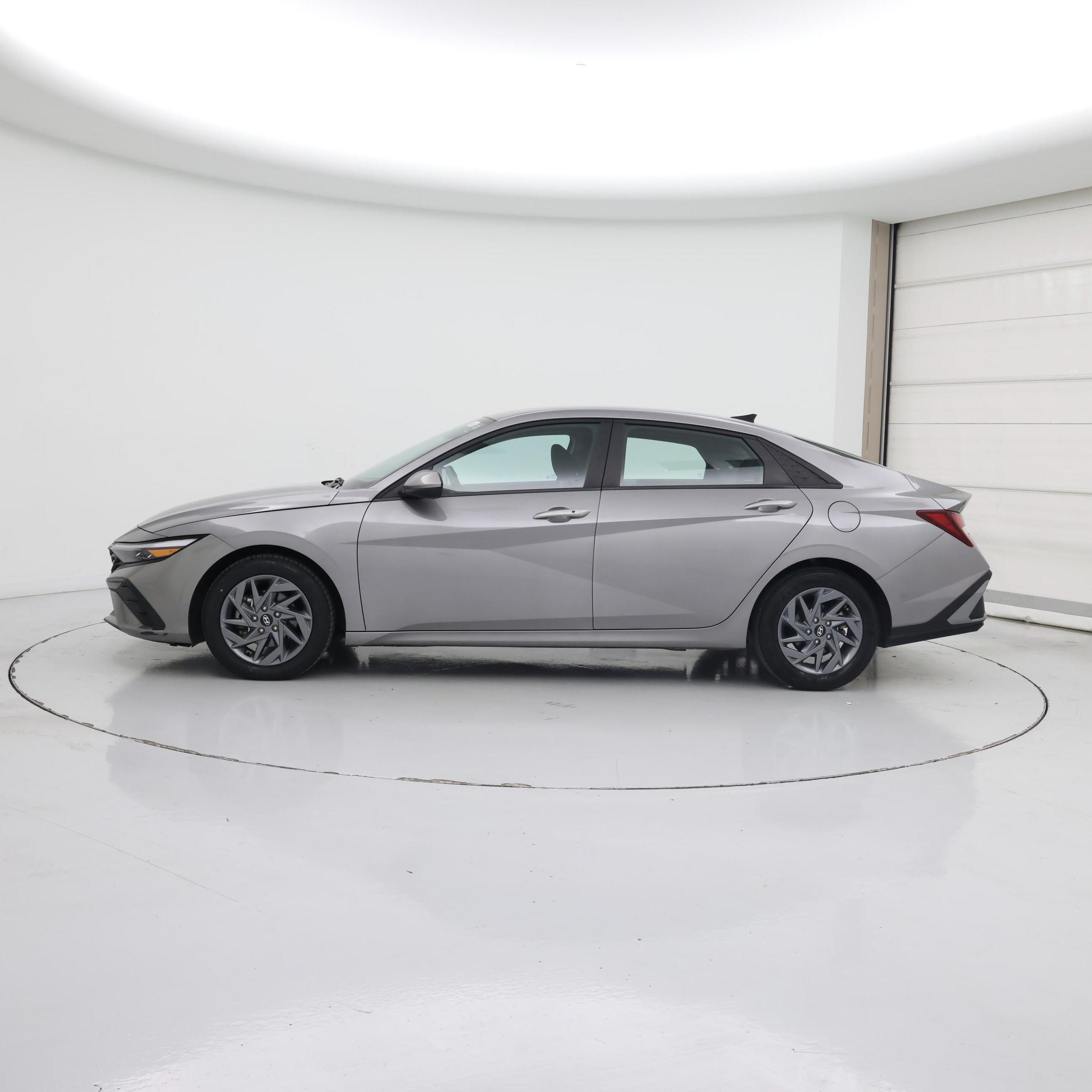 Thumbnail: 2024 Hyundai Elantra - 3