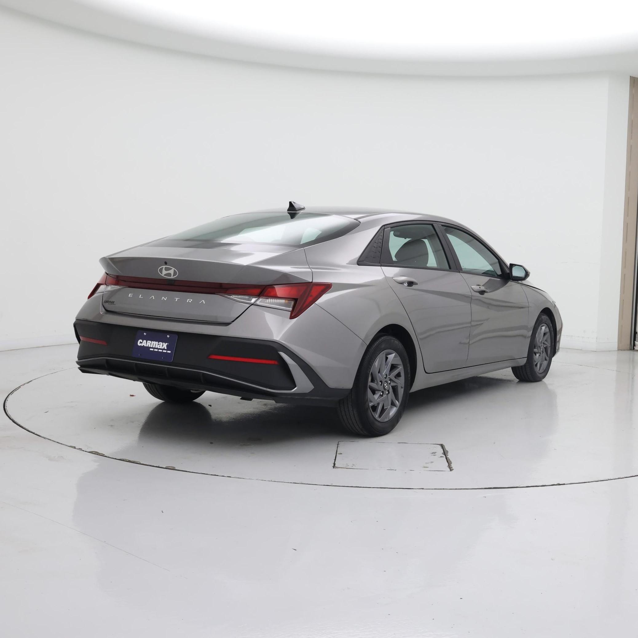 Thumbnail: 2024 Hyundai Elantra - 8