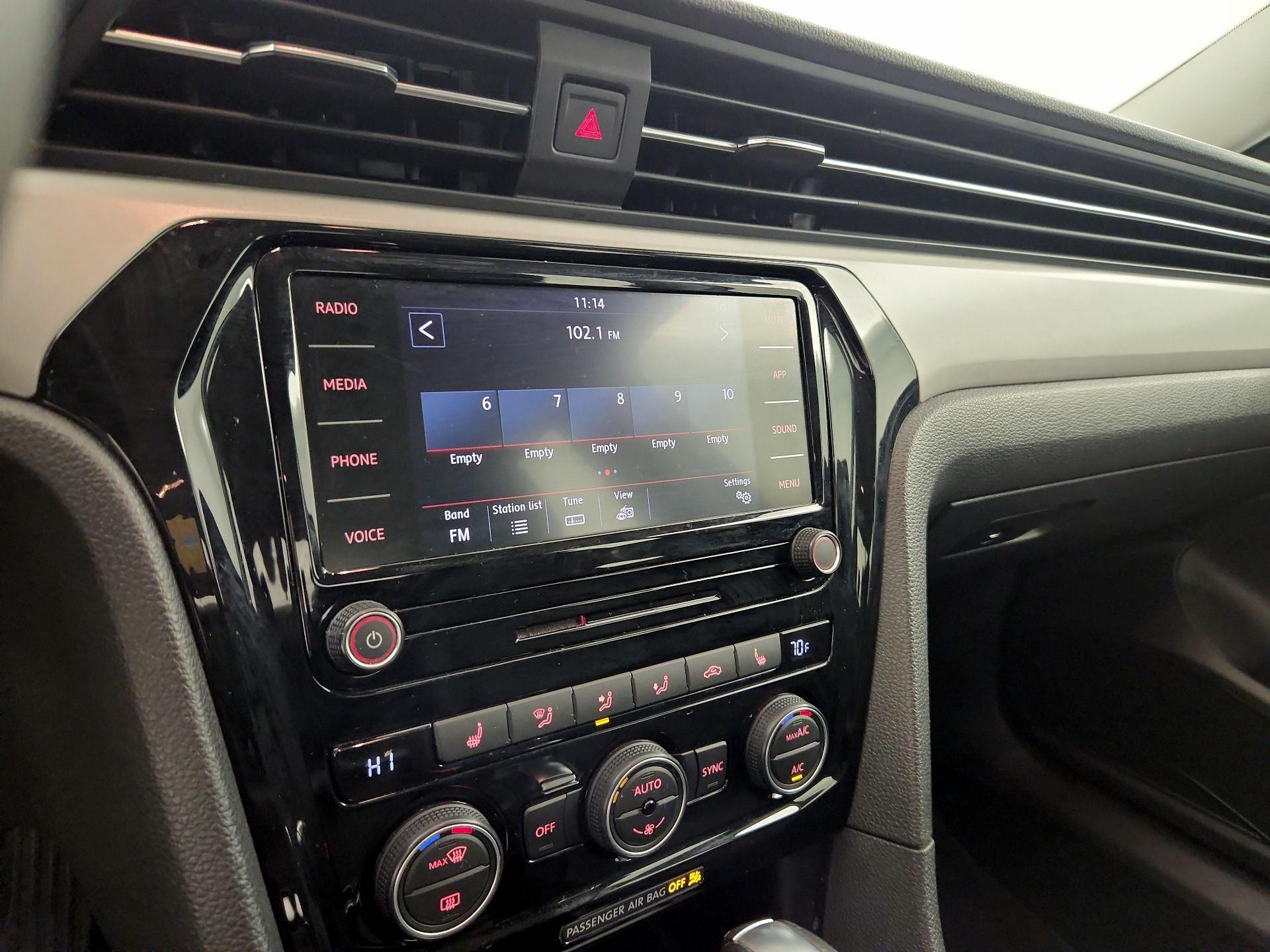 Thumbnail: 2022 Volkswagen Passat - 15