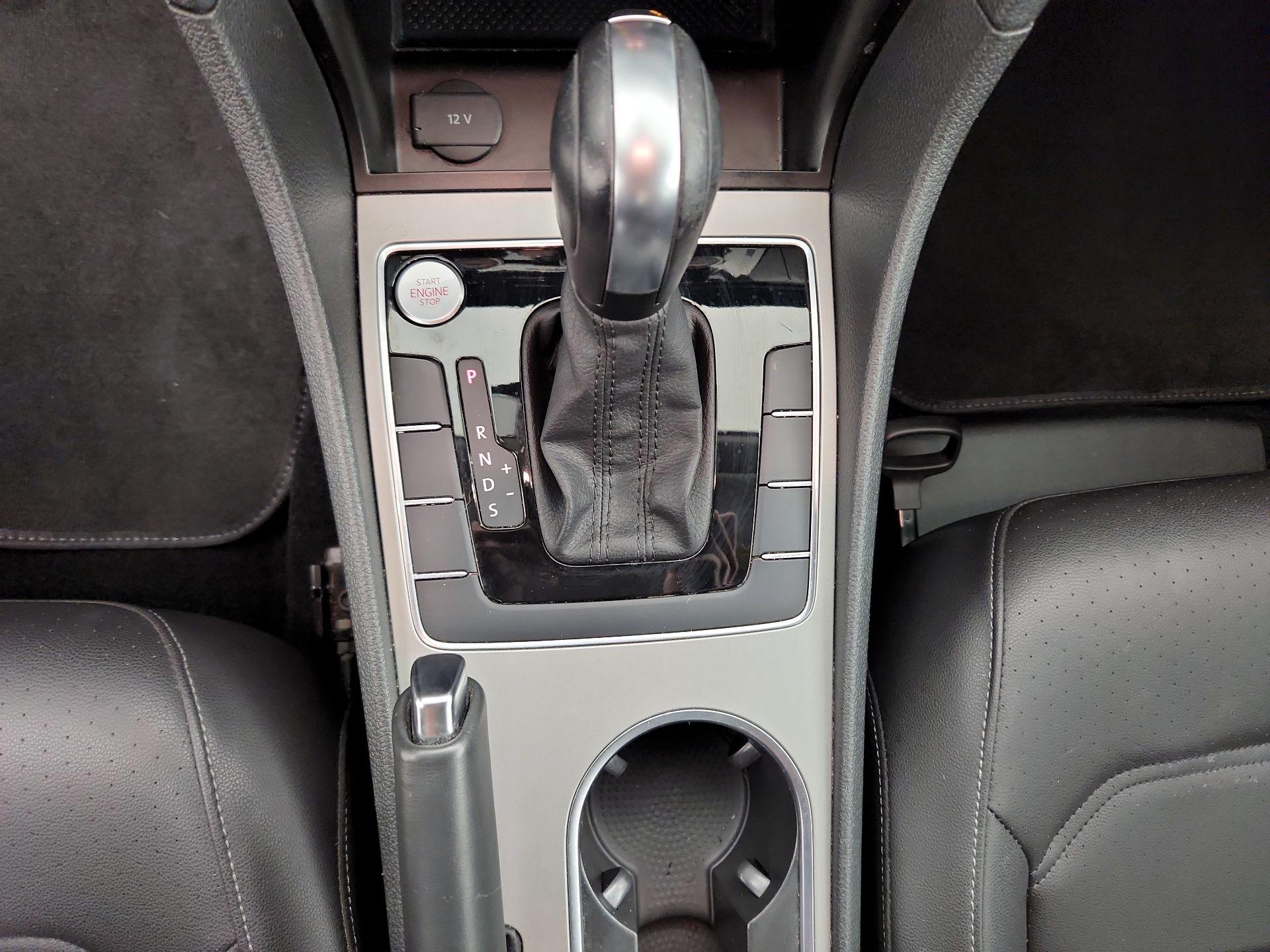 Thumbnail: 2022 Volkswagen Passat - 17