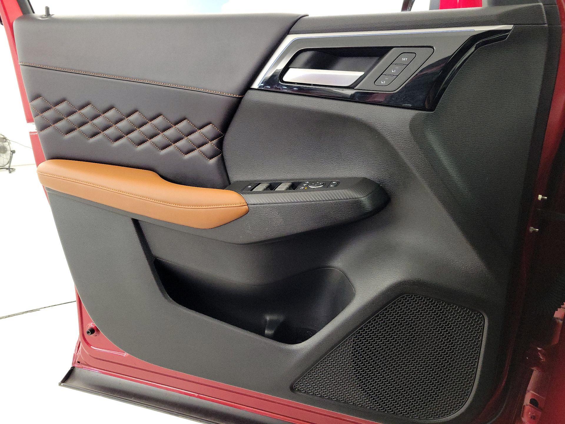 Thumbnail: 2023 Mitsubishi Outlander - 12