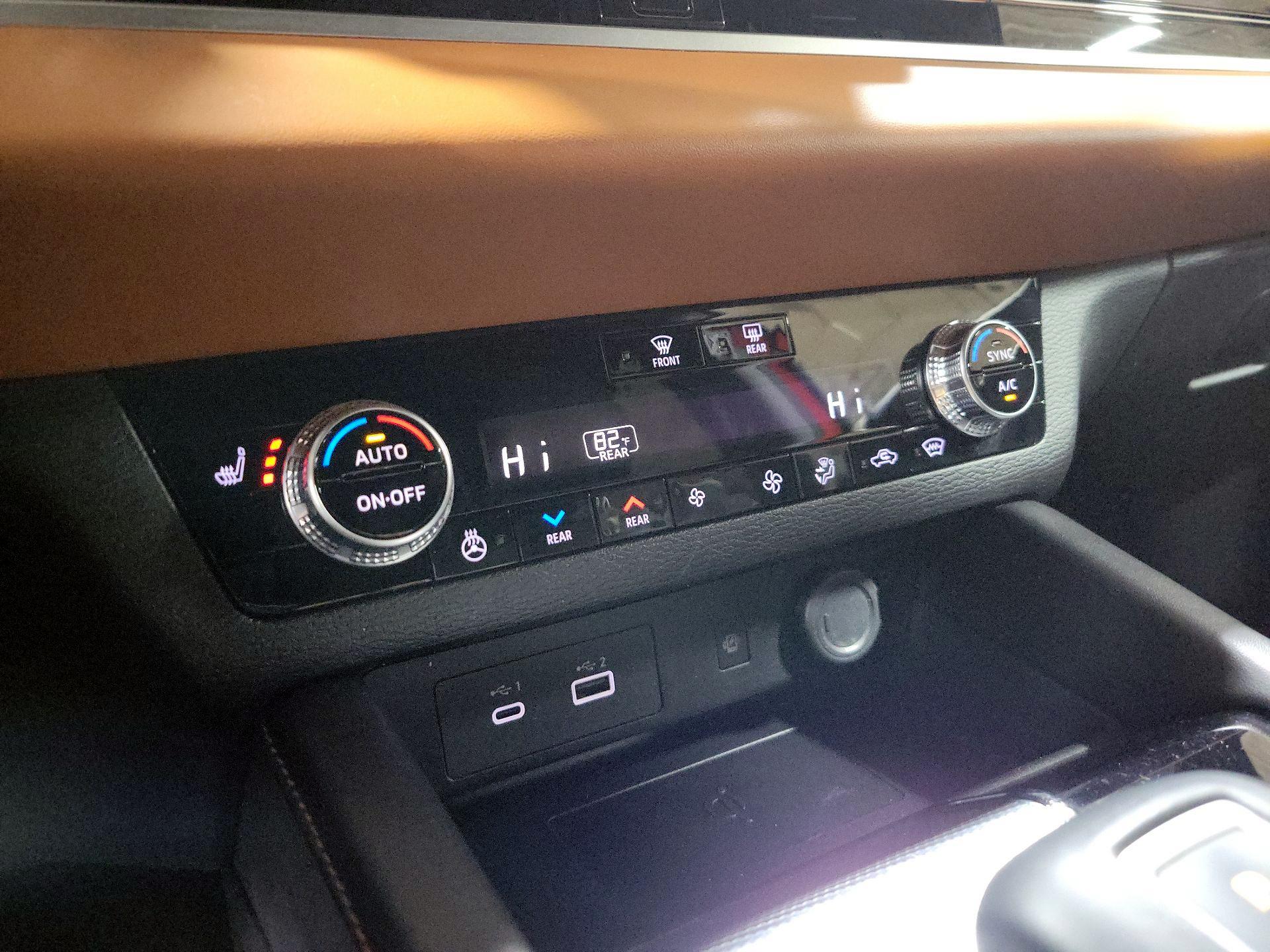 Thumbnail: 2023 Mitsubishi Outlander - 16