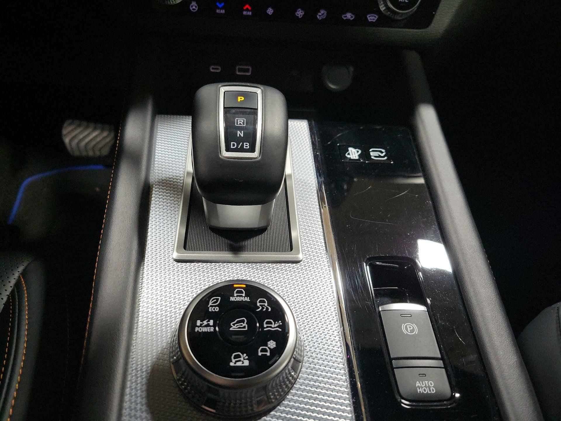 Thumbnail: 2023 Mitsubishi Outlander - 17