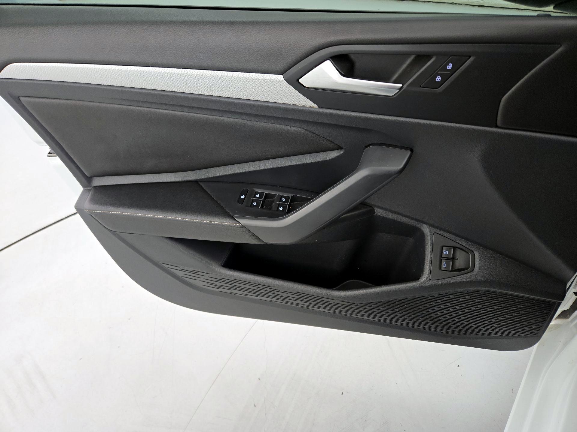 Thumbnail: 2023 Volkswagen Jetta - 12