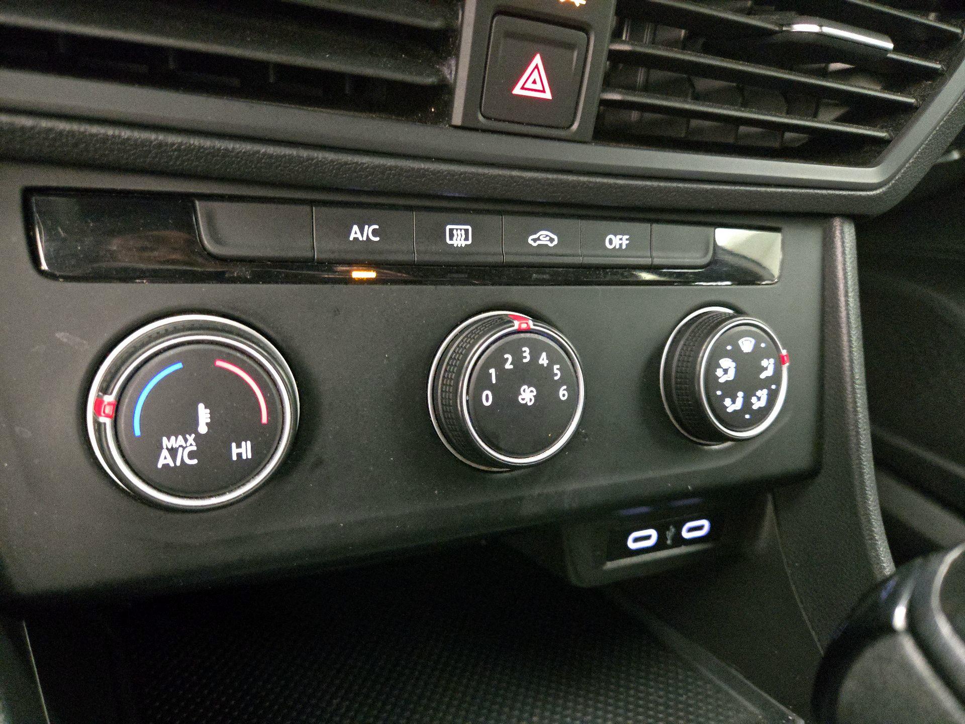 Thumbnail: 2023 Volkswagen Jetta - 16