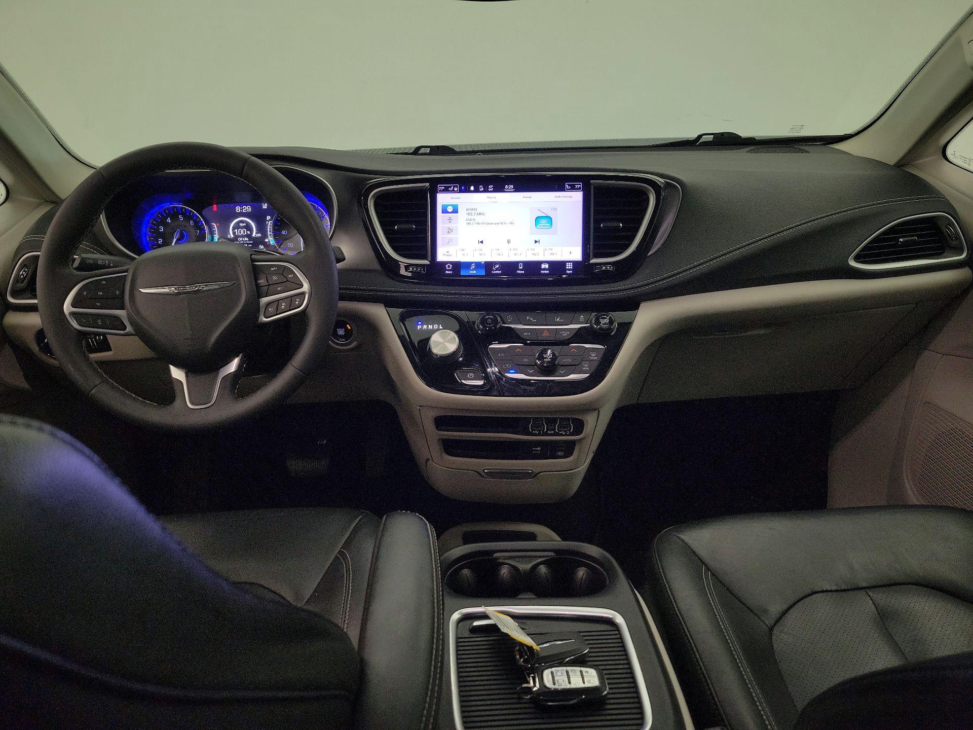 Thumbnail: 2022 Chrysler Pacifica - 9