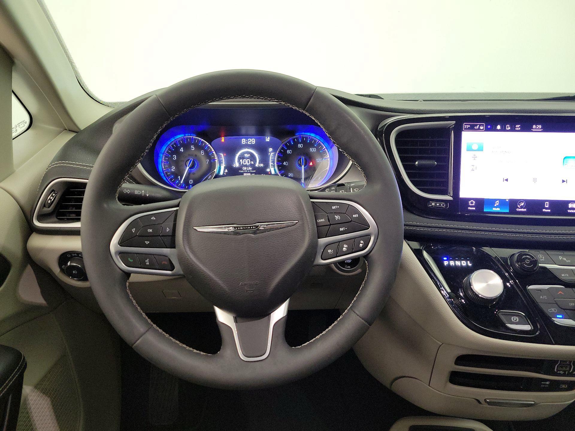 Thumbnail: 2022 Chrysler Pacifica - 10