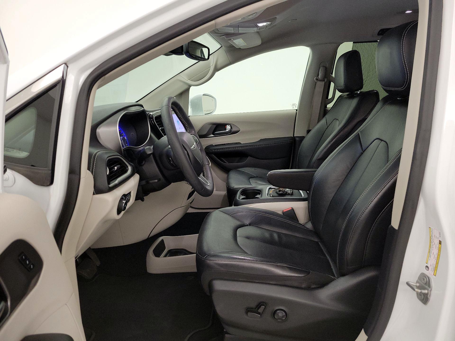 Thumbnail: 2022 Chrysler Pacifica - 11