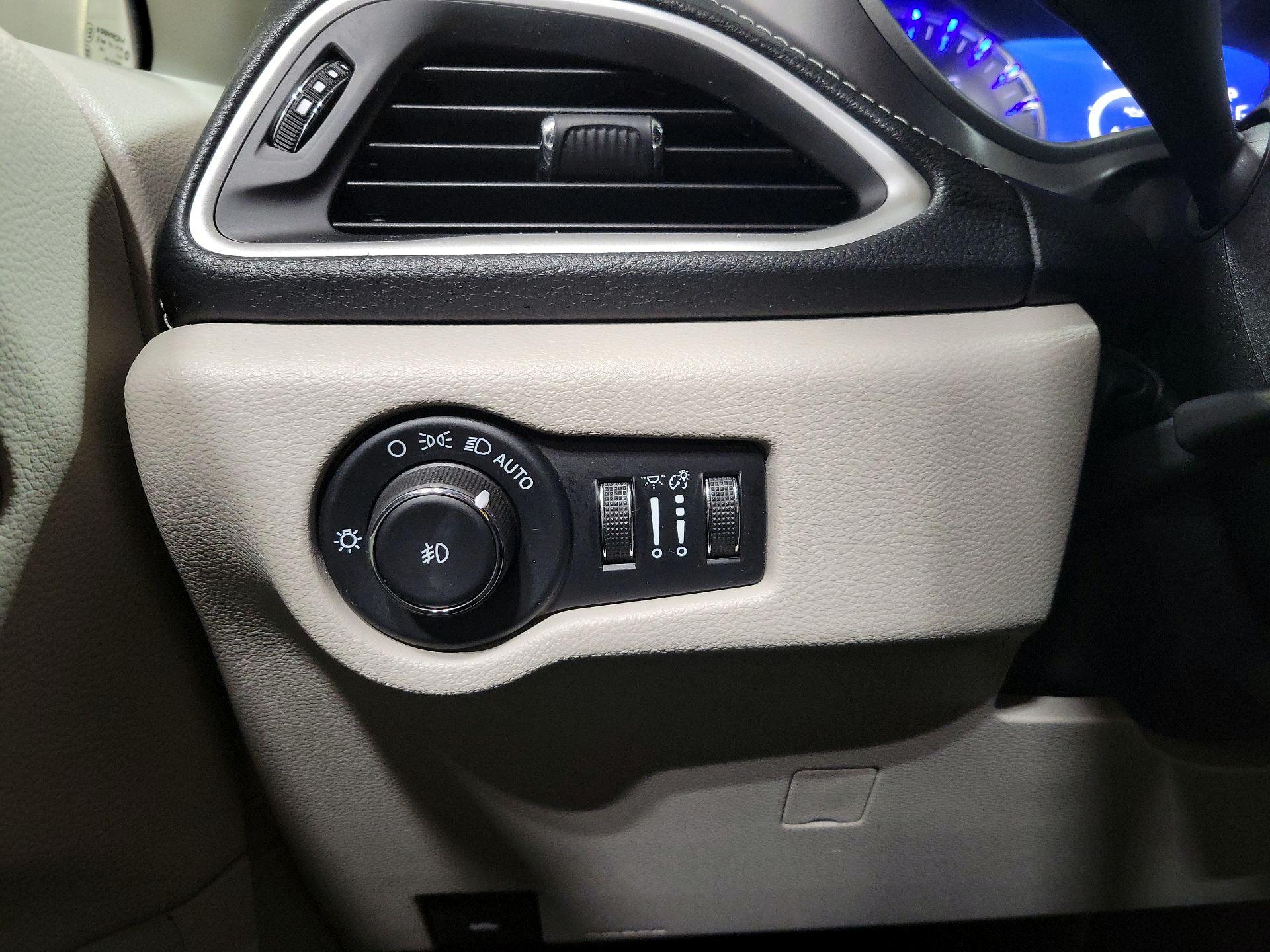 Thumbnail: 2022 Chrysler Pacifica - 13