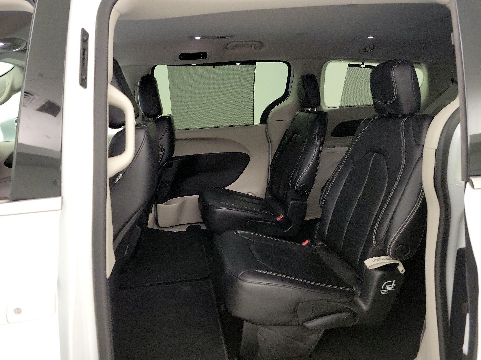 Thumbnail: 2022 Chrysler Pacifica - 18