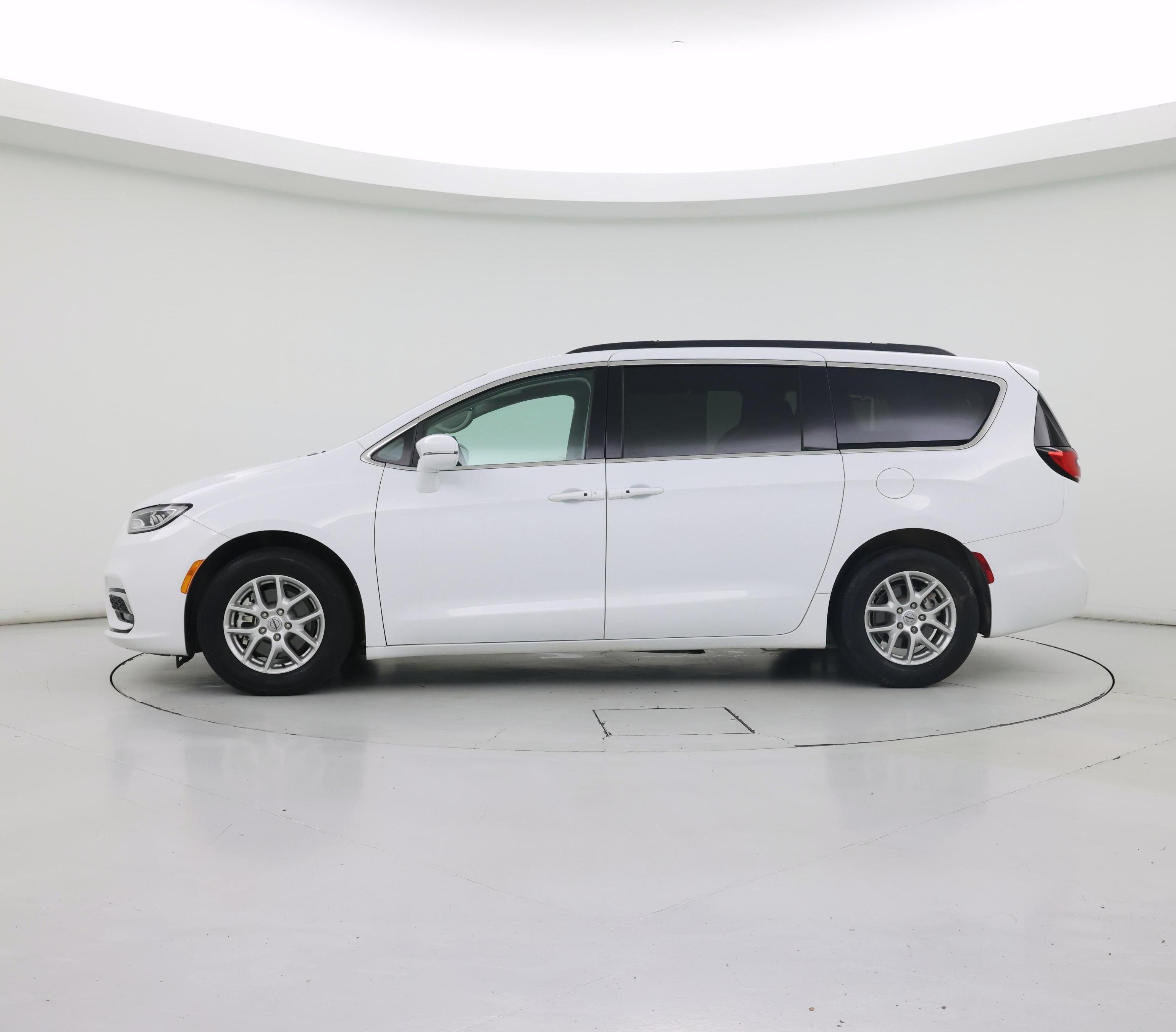 Thumbnail: 2022 Chrysler Pacifica - 3