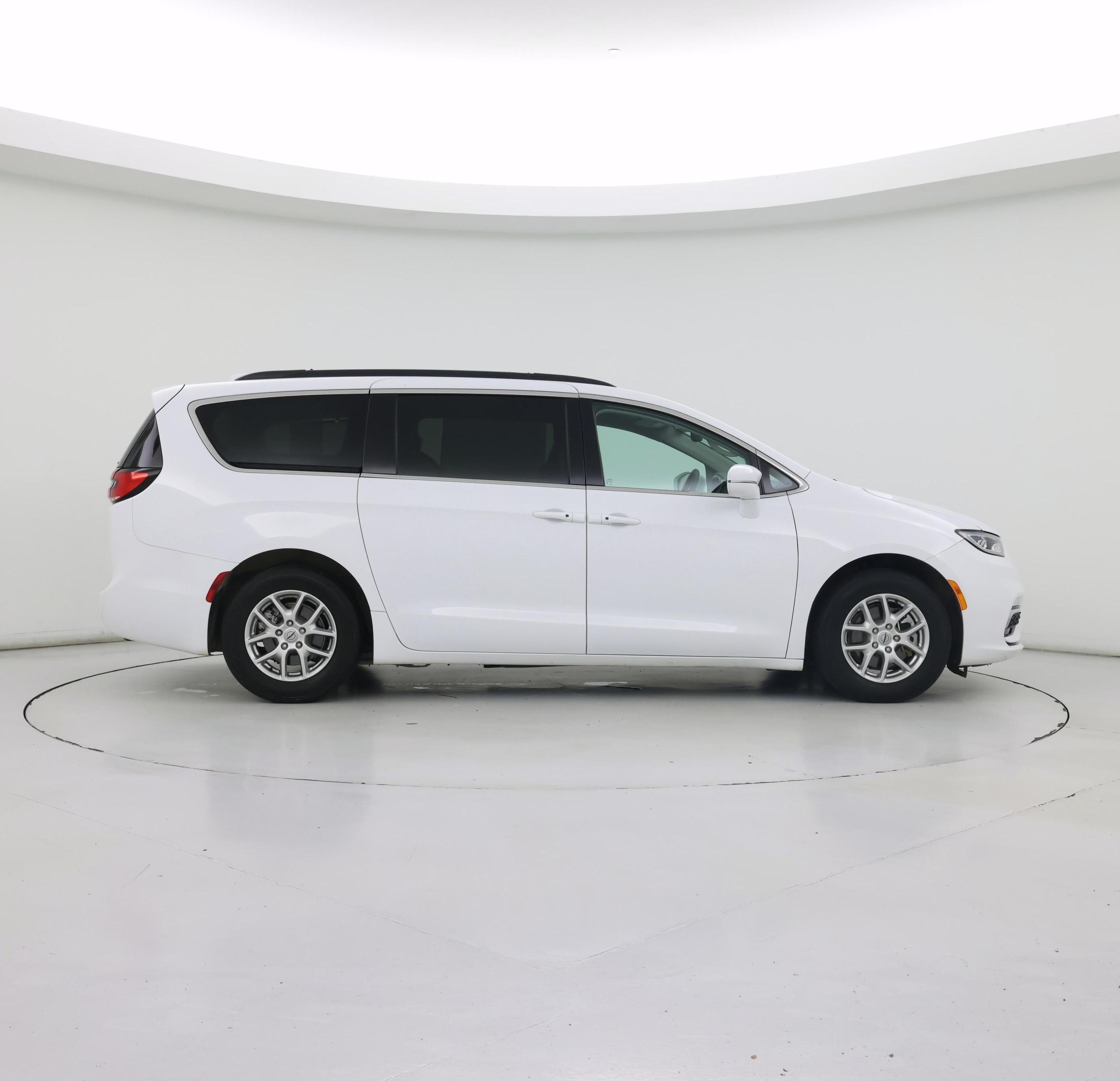 Thumbnail: 2022 Chrysler Pacifica - 7