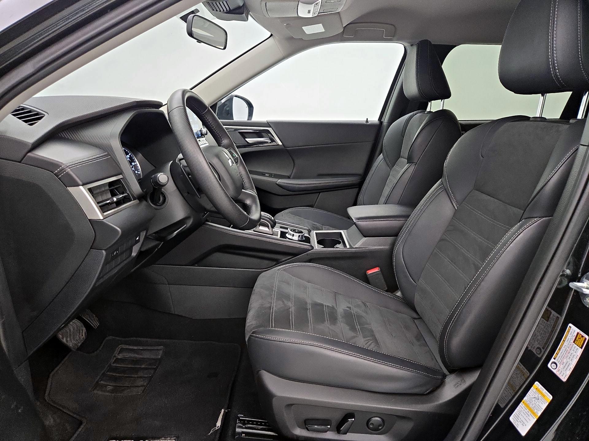 Thumbnail: 2024 Mitsubishi Outlander - 11