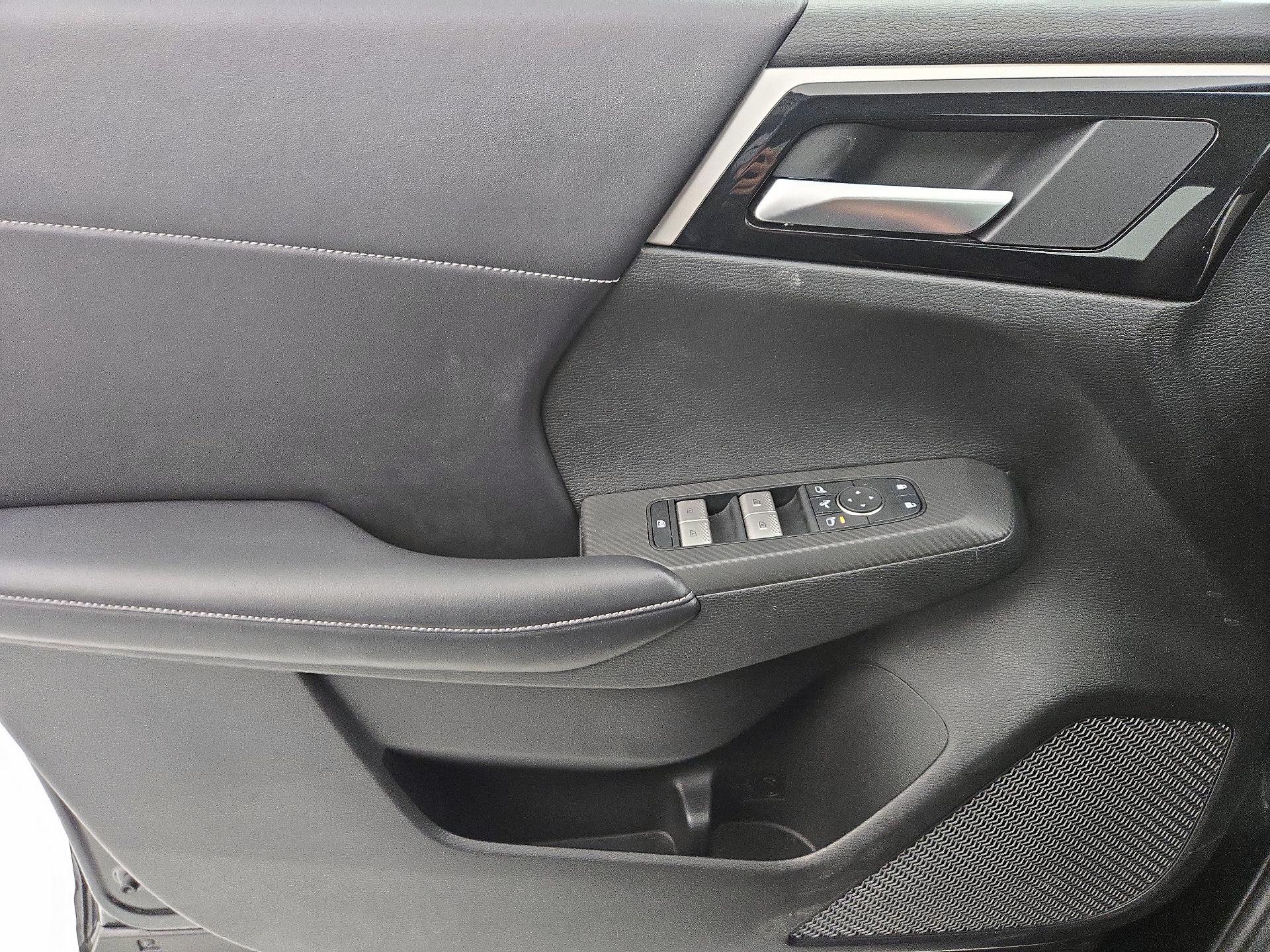 Thumbnail: 2024 Mitsubishi Outlander - 12