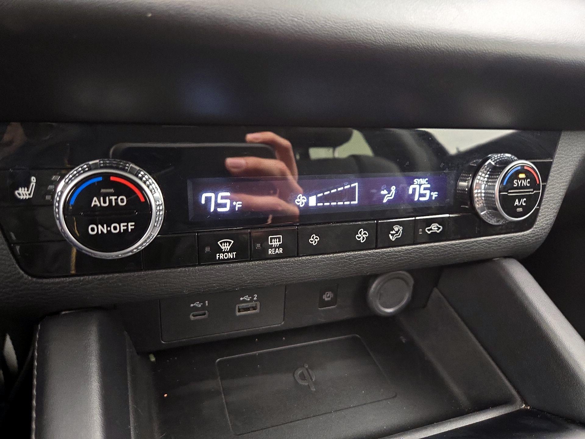 Thumbnail: 2024 Mitsubishi Outlander - 16