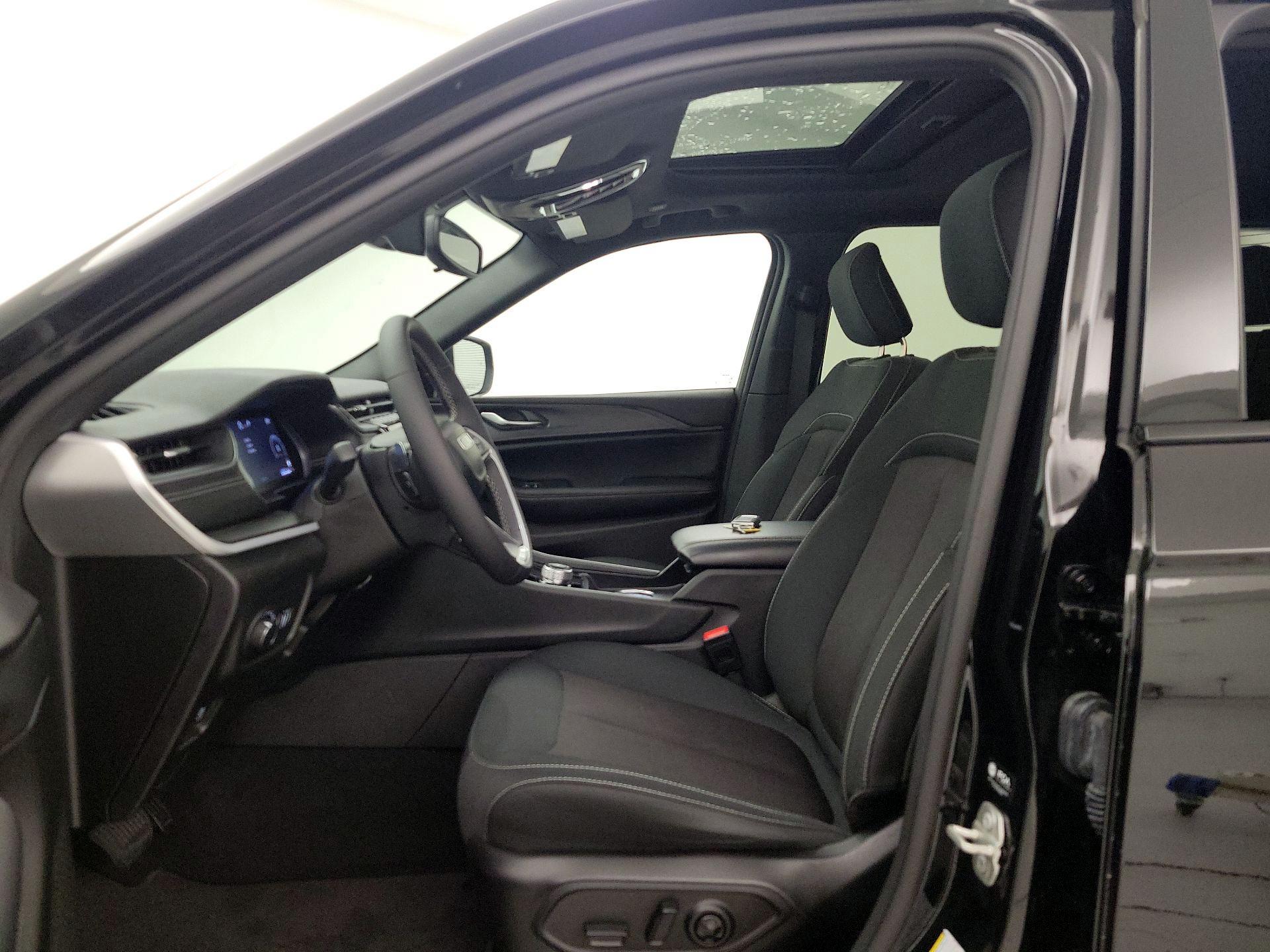 Thumbnail: 2024 Jeep Grand Cherokee - 11