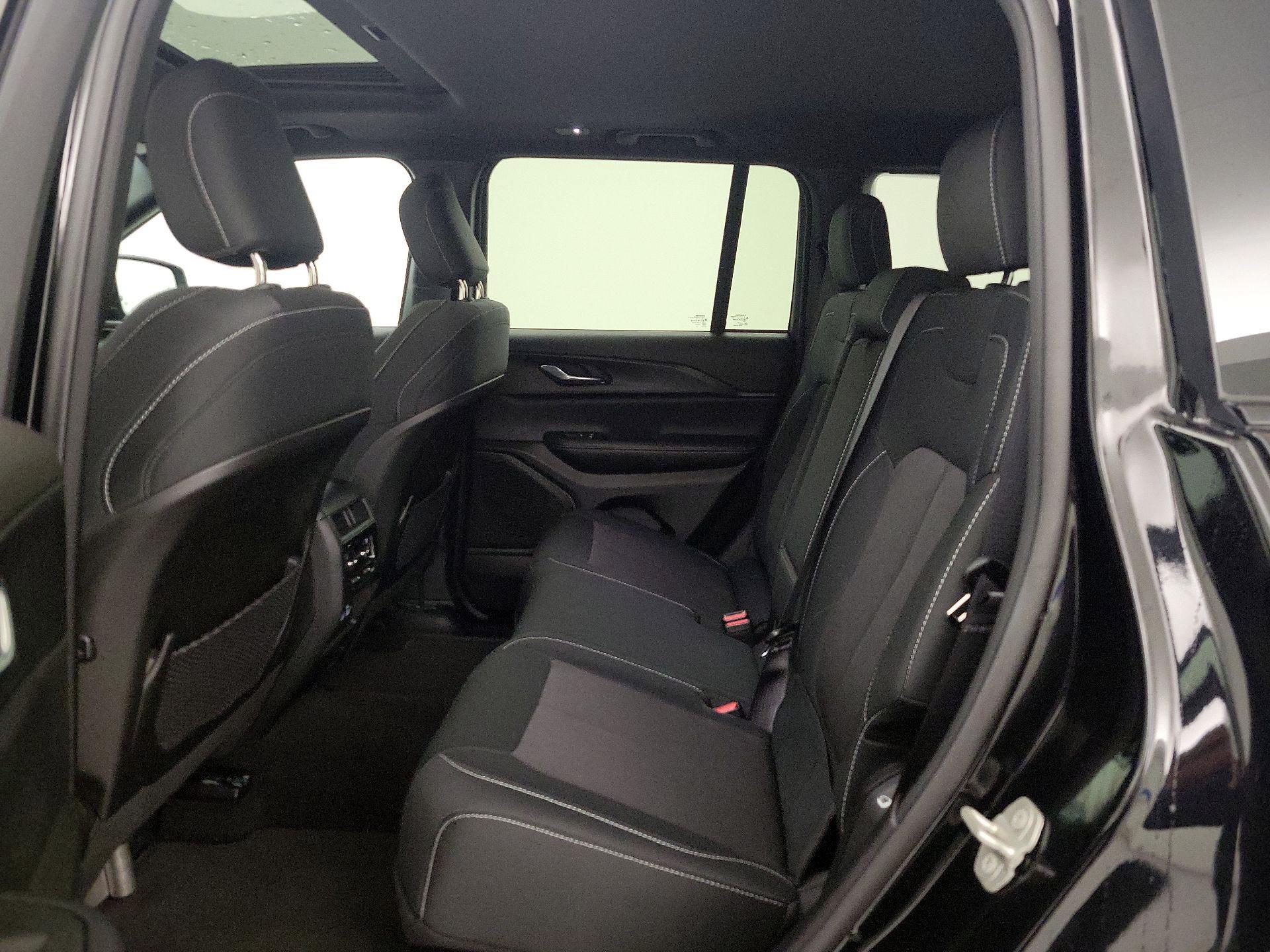 Thumbnail: 2024 Jeep Grand Cherokee - 19