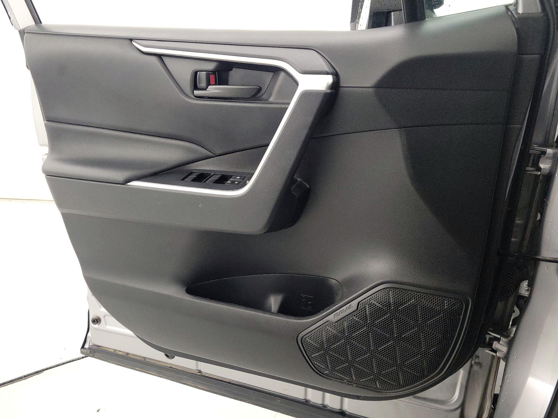 Thumbnail: 2022 Toyota RAV4 - 12