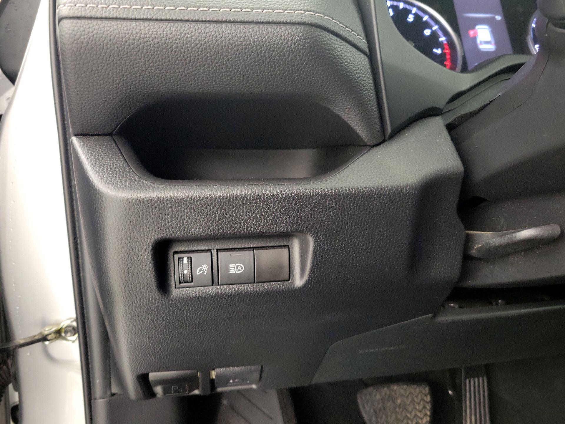 Thumbnail: 2022 Toyota RAV4 - 13