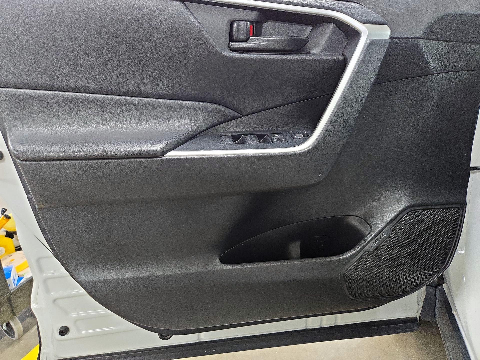 Thumbnail: 2023 Toyota RAV4 - 12