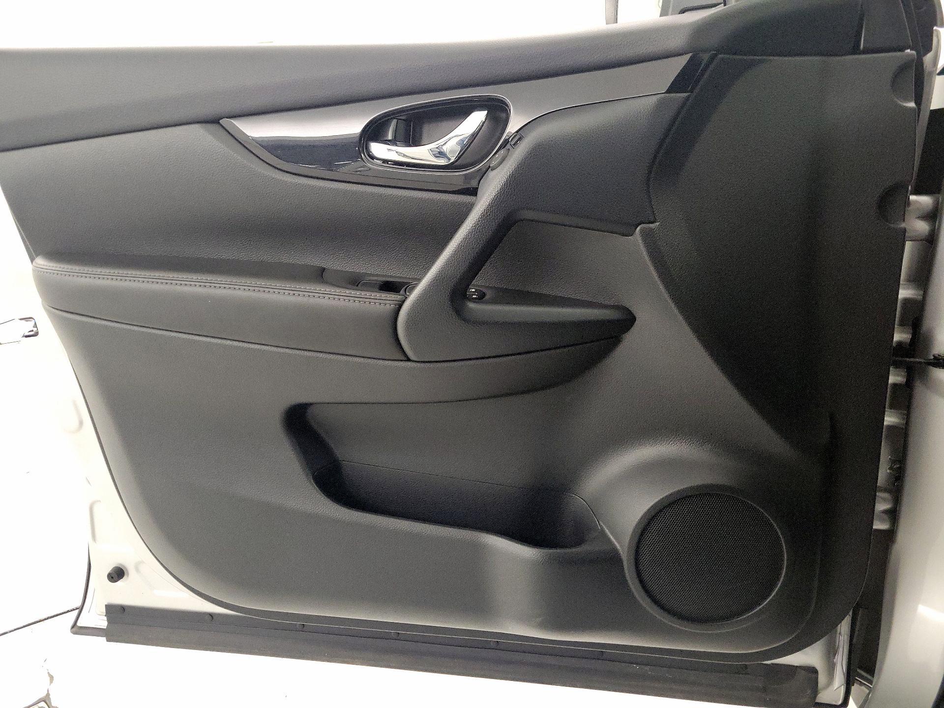 Thumbnail: 2022 Nissan Rogue Sport - 12