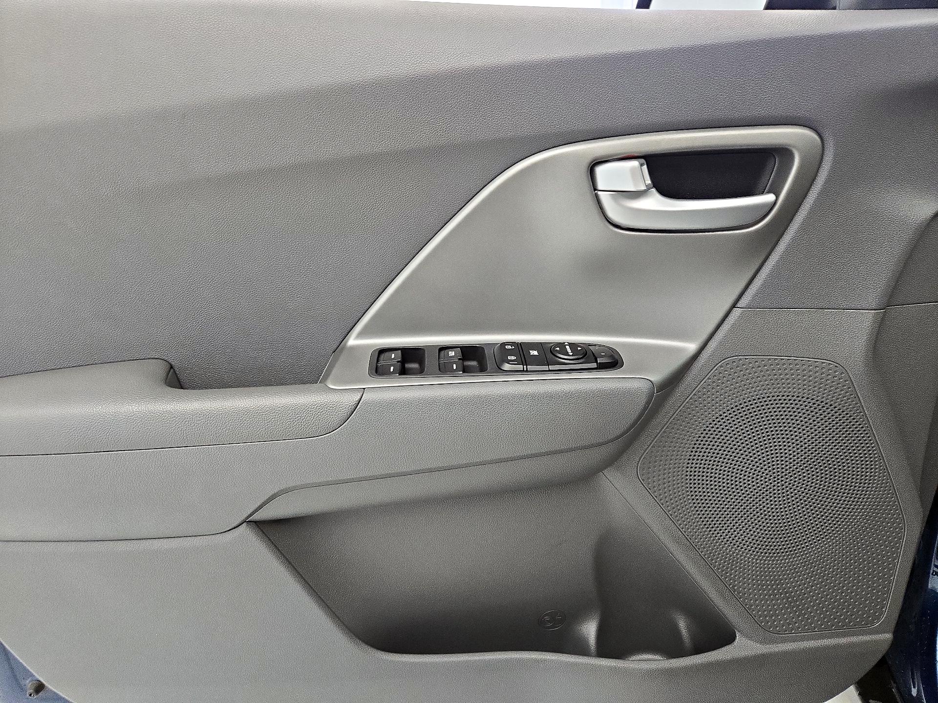 Thumbnail: 2022 Kia Niro - 12