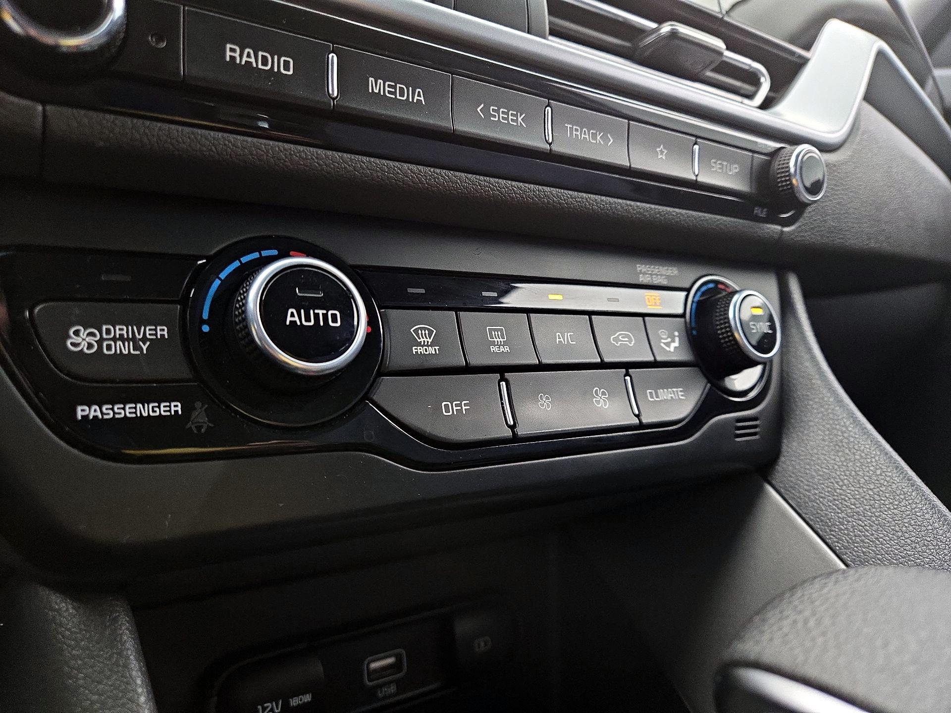 Thumbnail: 2022 Kia Niro - 16