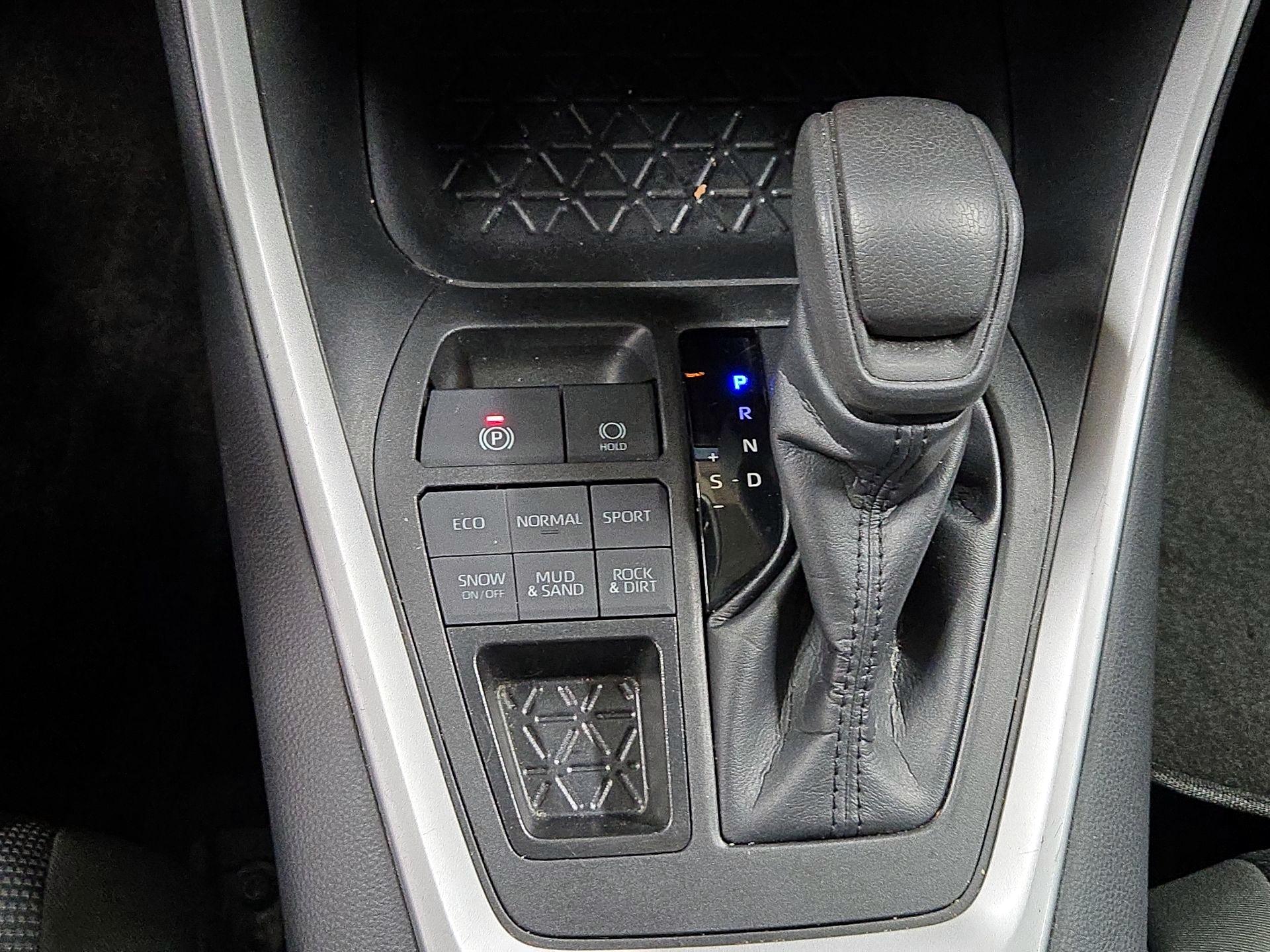 Thumbnail: 2023 Toyota RAV4 - 17