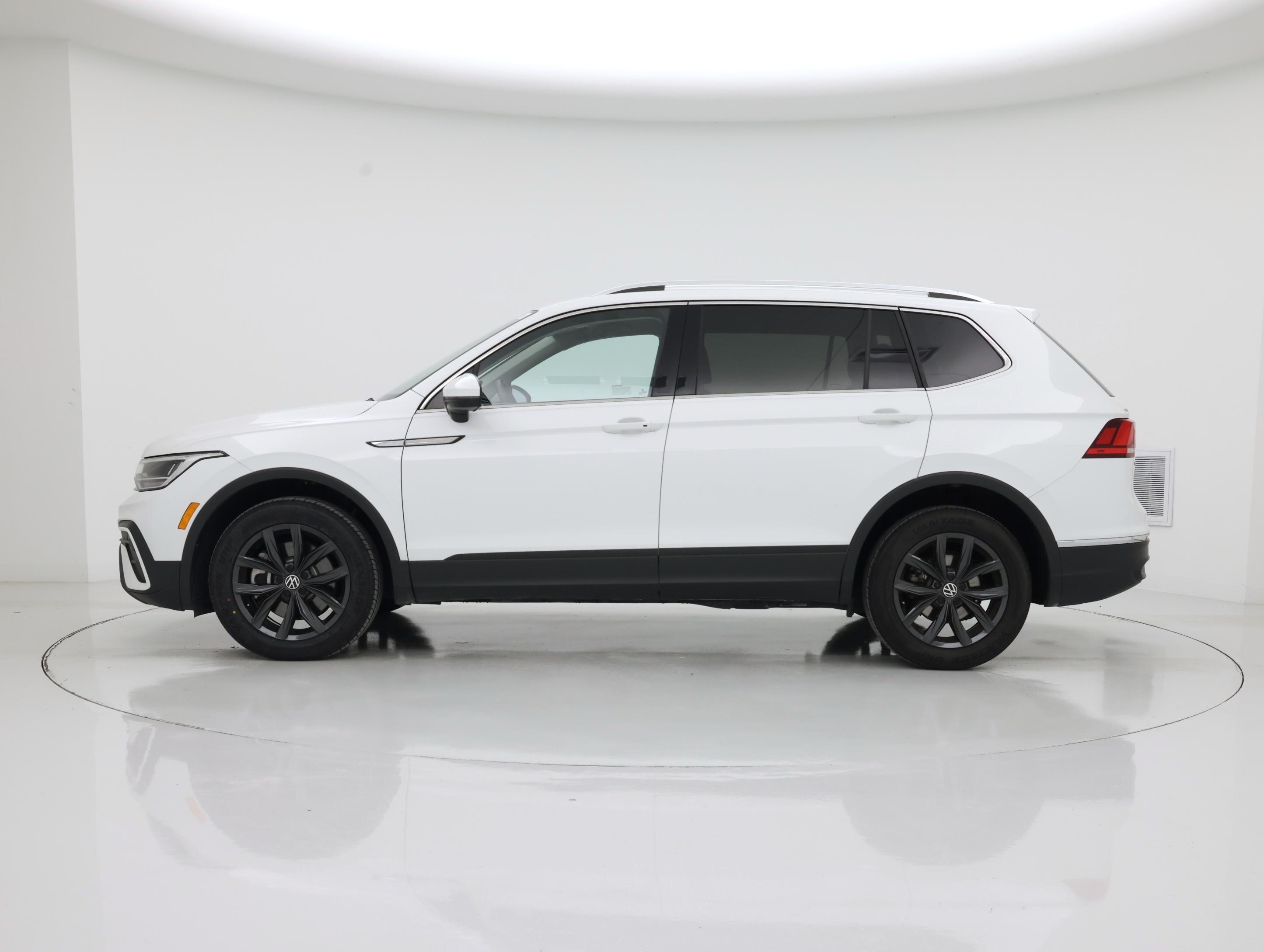 Thumbnail: 2024 Volkswagen Tiguan - 3