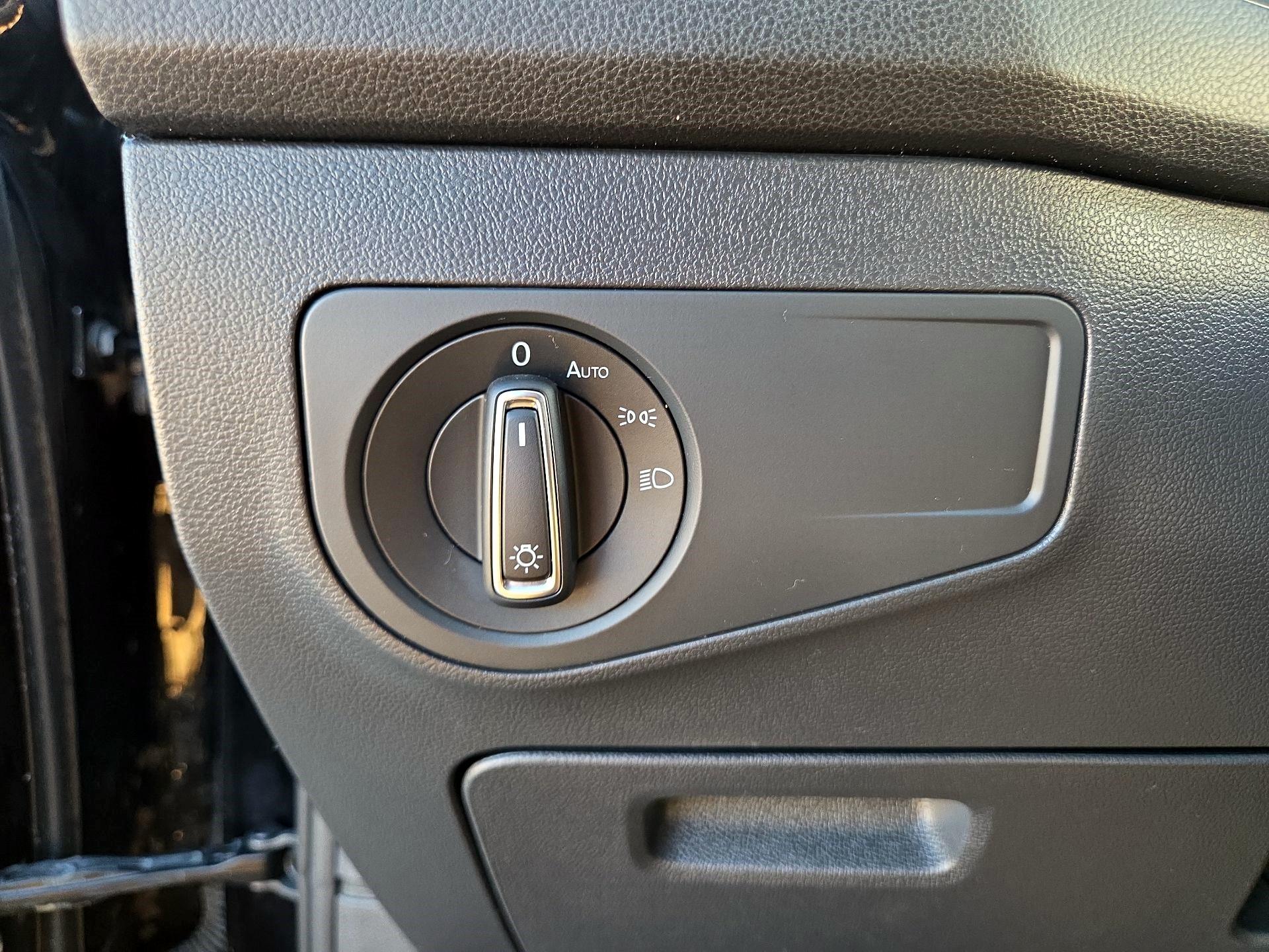 Thumbnail: 2022 Volkswagen Tiguan - 11