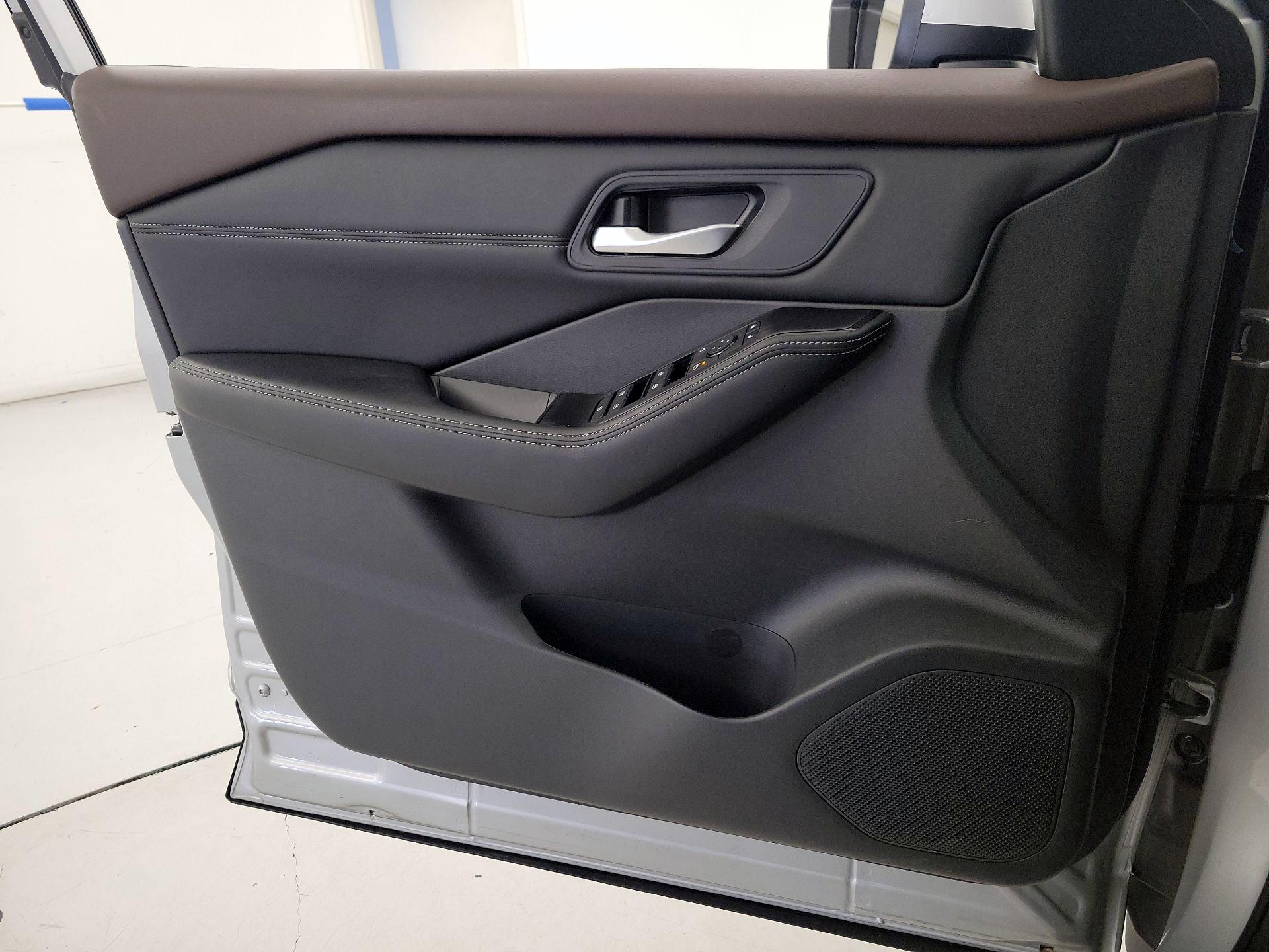 Thumbnail: 2023 Nissan Rogue - 12