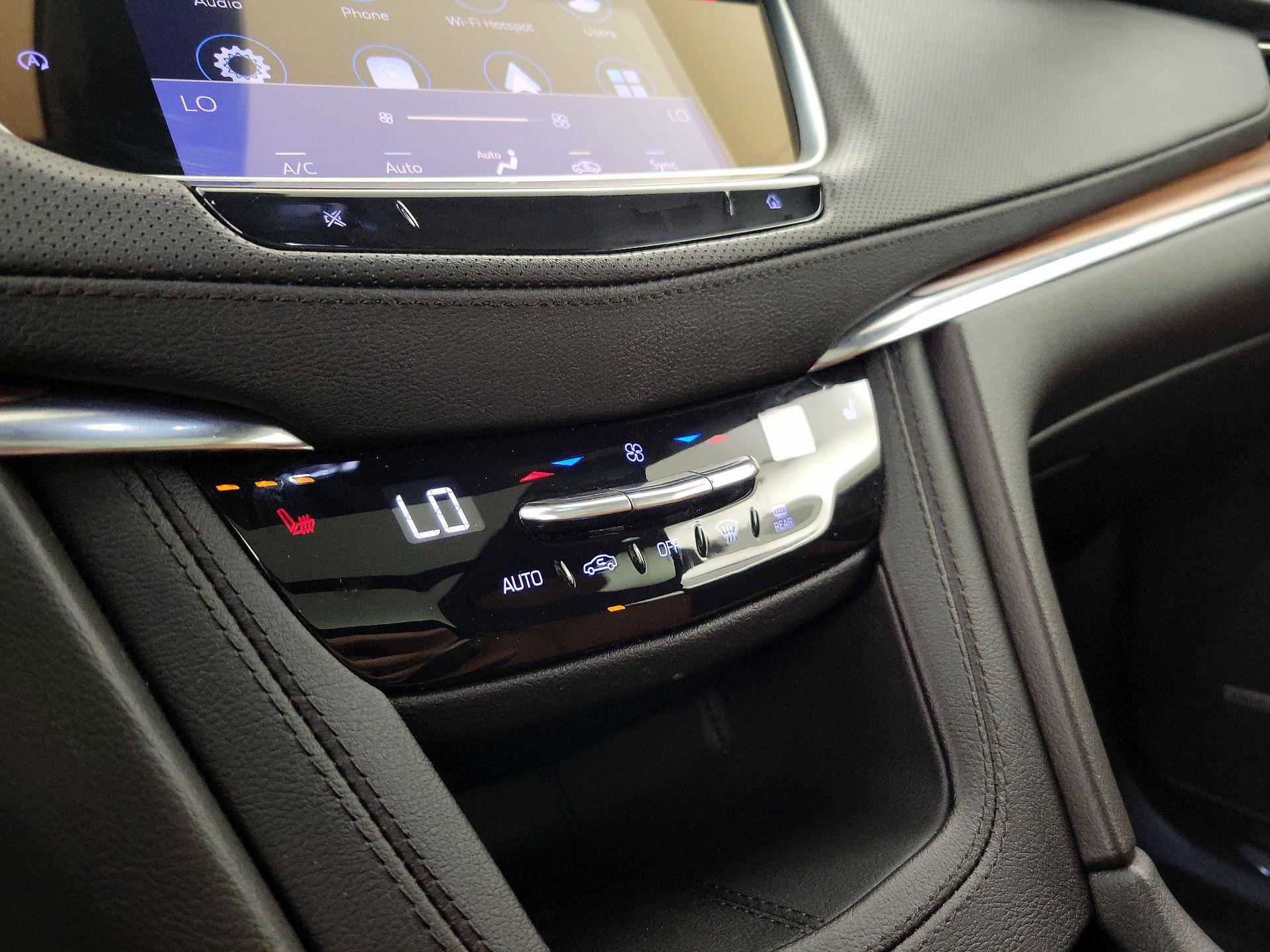 Thumbnail: 2022 Cadillac XT5 - 16