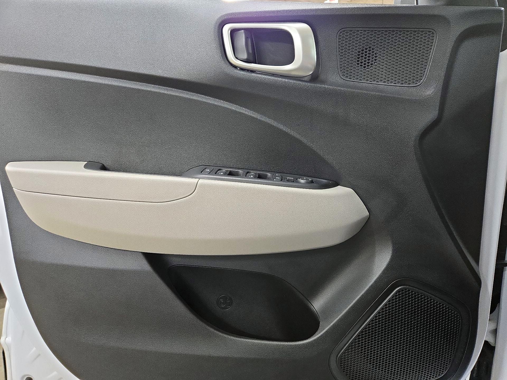 Thumbnail: 2023 Hyundai Venue - 12