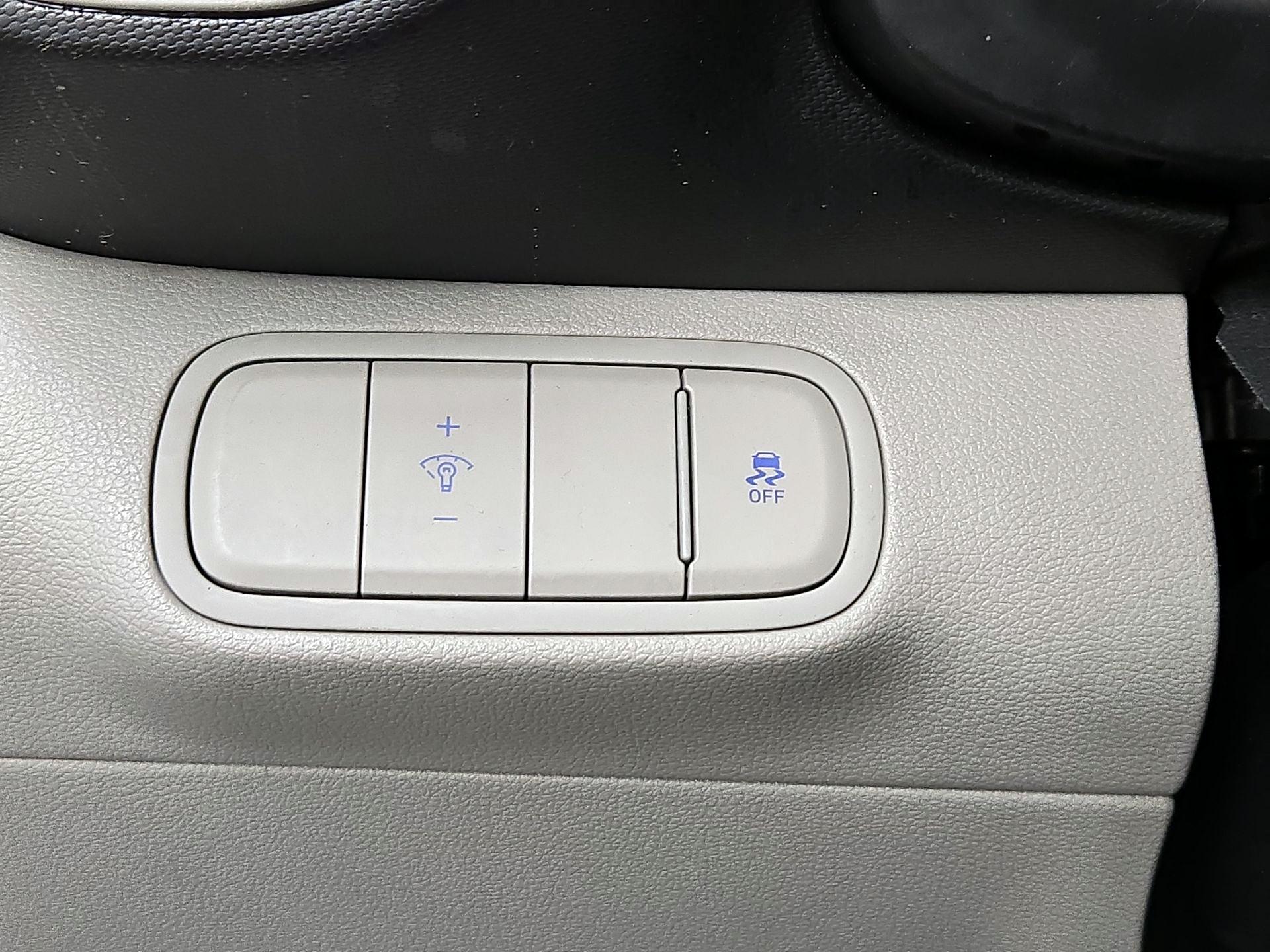 Thumbnail: 2023 Hyundai Venue - 13