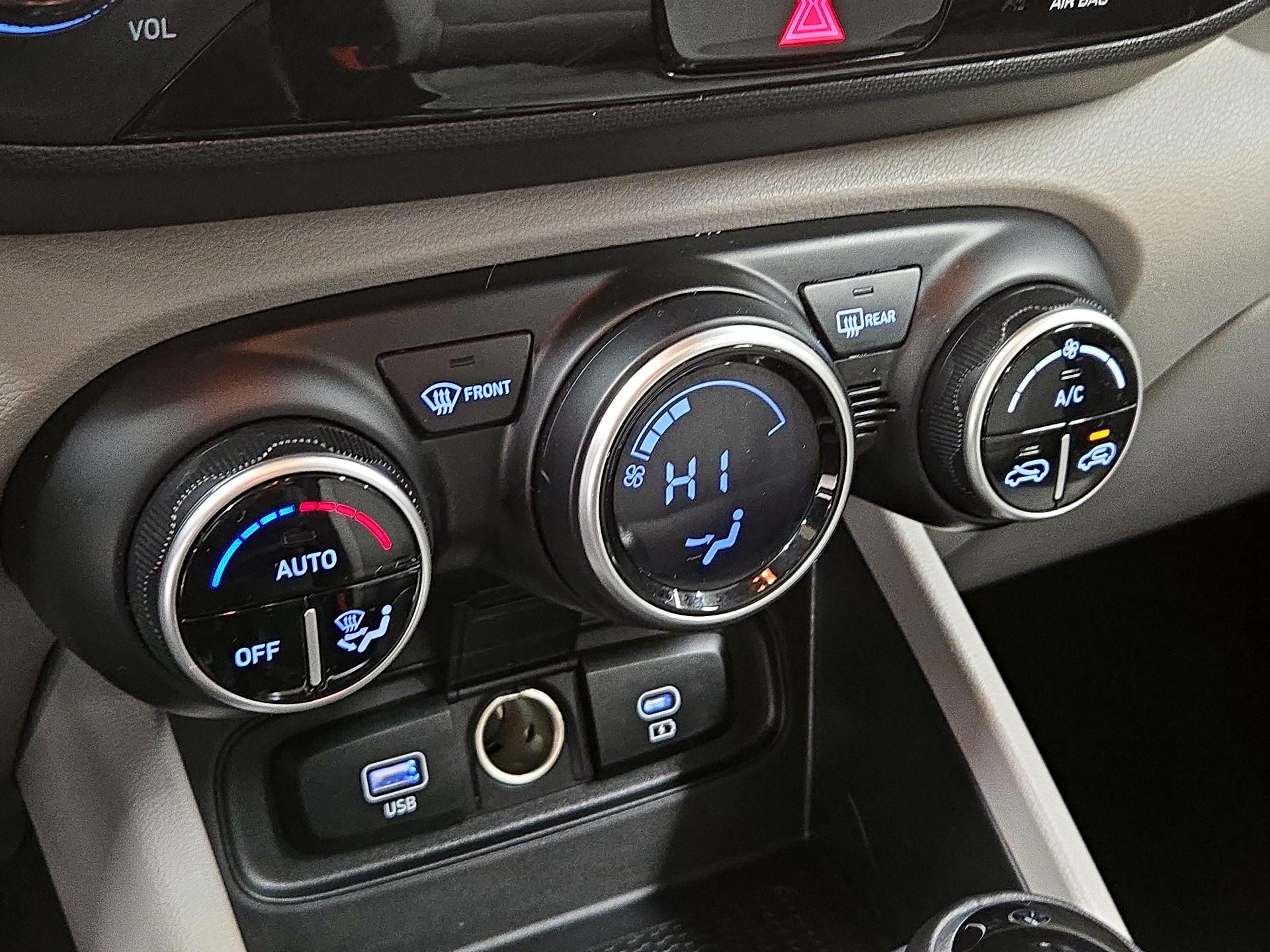 Thumbnail: 2023 Hyundai Venue - 16