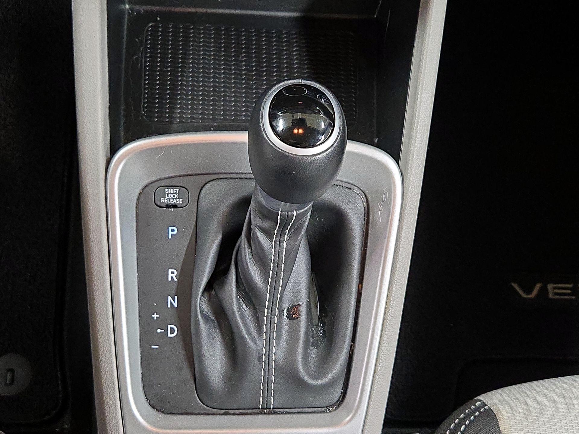 Thumbnail: 2023 Hyundai Venue - 17