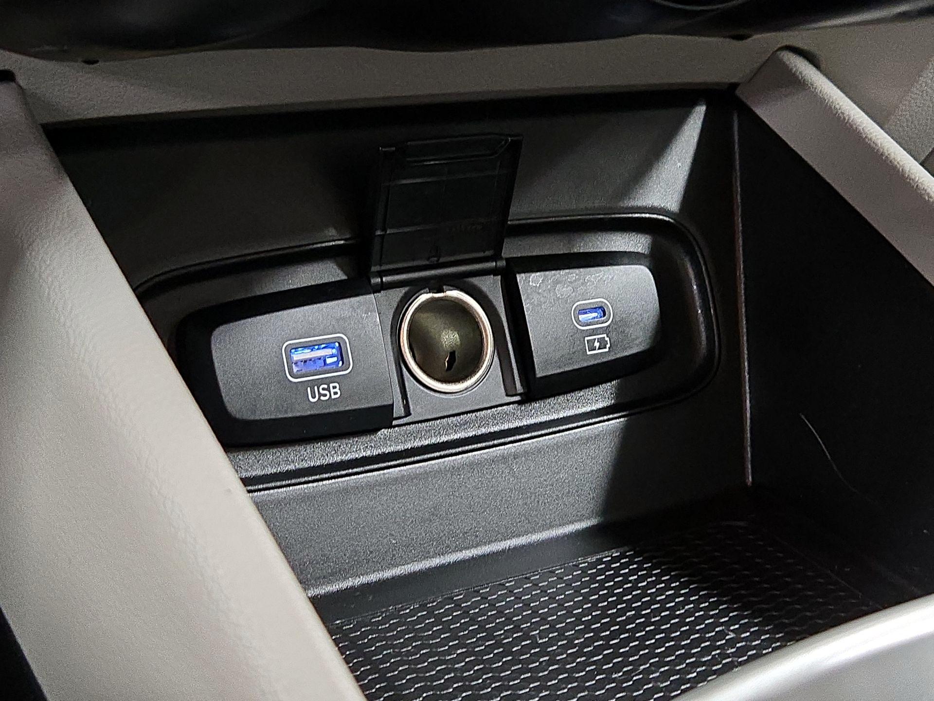 Thumbnail: 2023 Hyundai Venue - 18