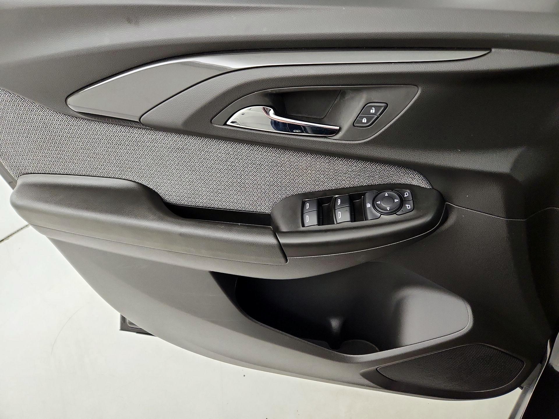 Thumbnail: 2023 Chevrolet TrailBlazer - 12