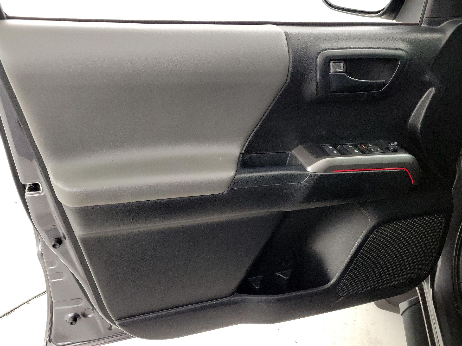 Thumbnail: 2021 Toyota Tacoma - 12