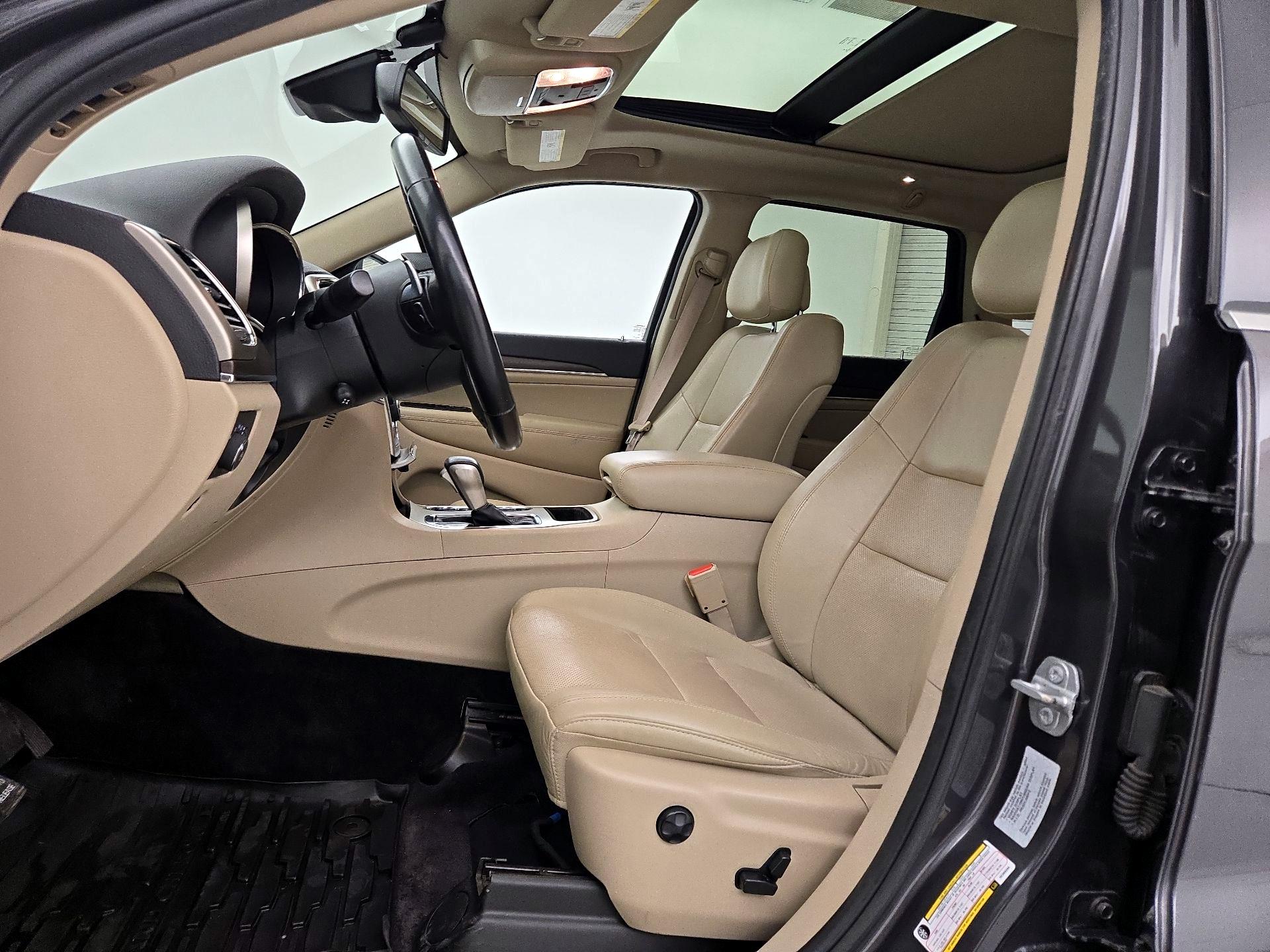 Thumbnail: 2016 Jeep Grand Cherokee - 11