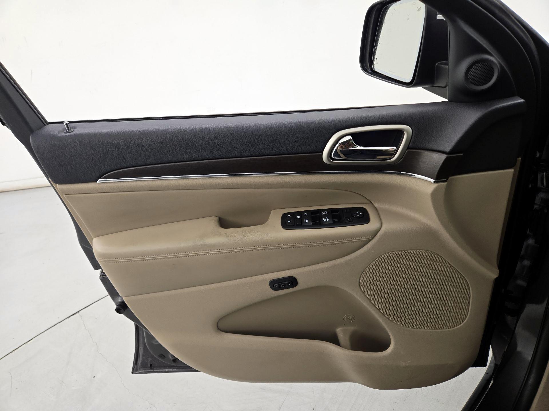 Thumbnail: 2016 Jeep Grand Cherokee - 12