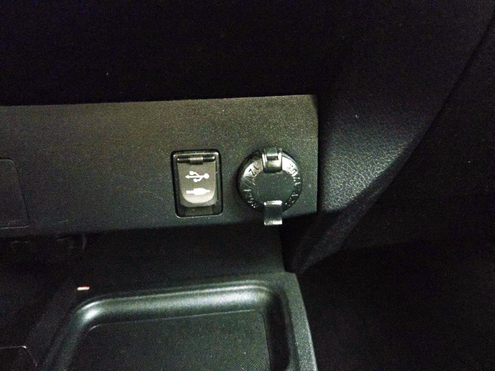 Thumbnail: 2017 Toyota RAV4 - 18