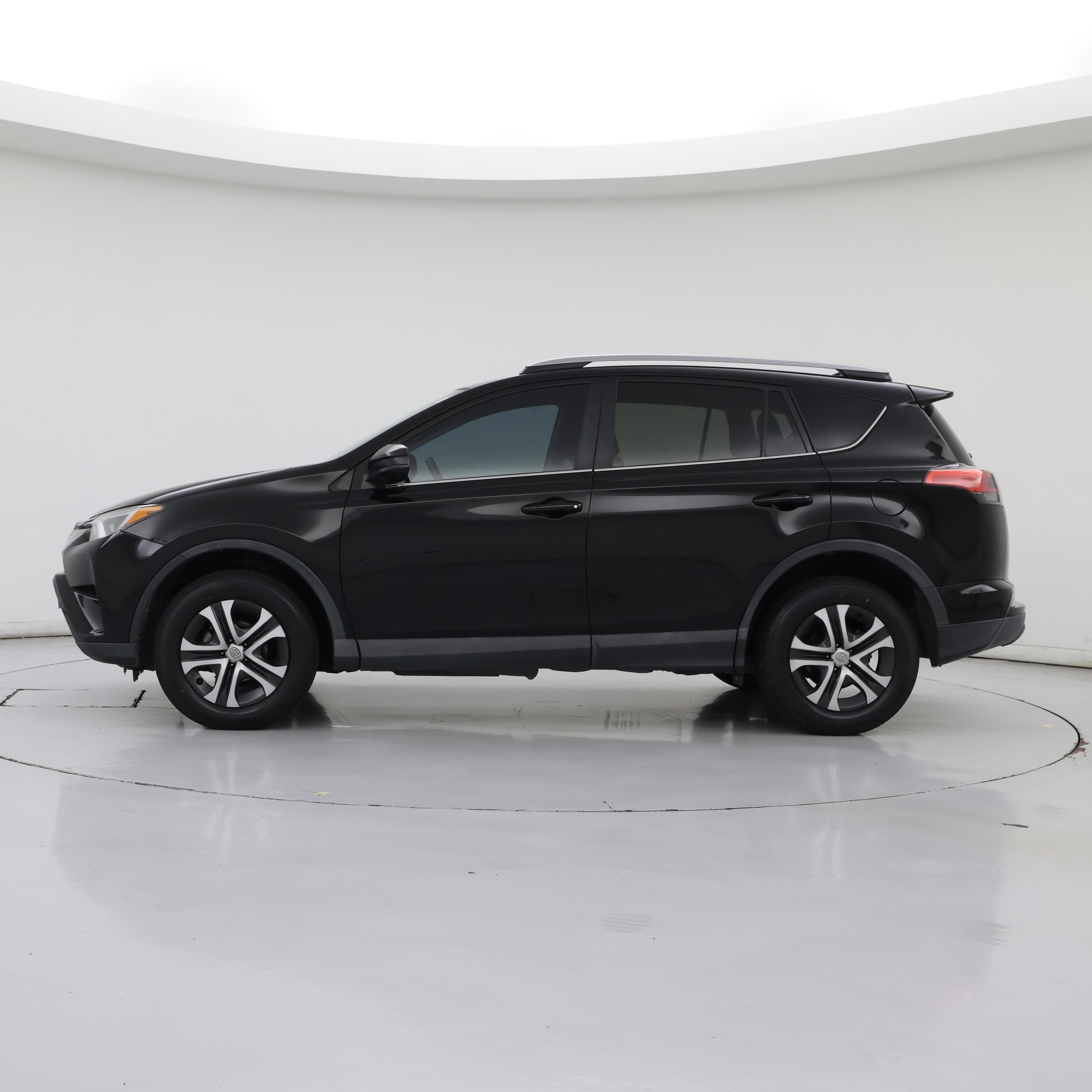 Thumbnail: 2017 Toyota RAV4 - 3