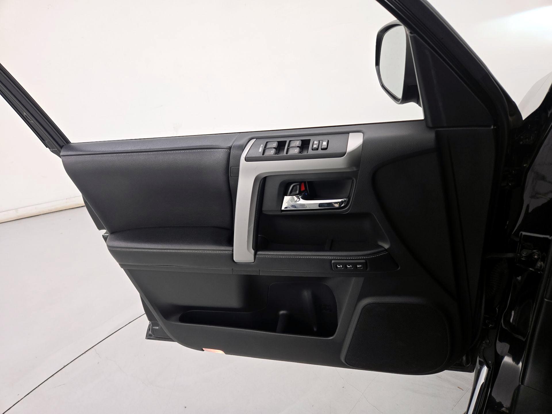 Thumbnail: 2017 Toyota 4Runner - 12