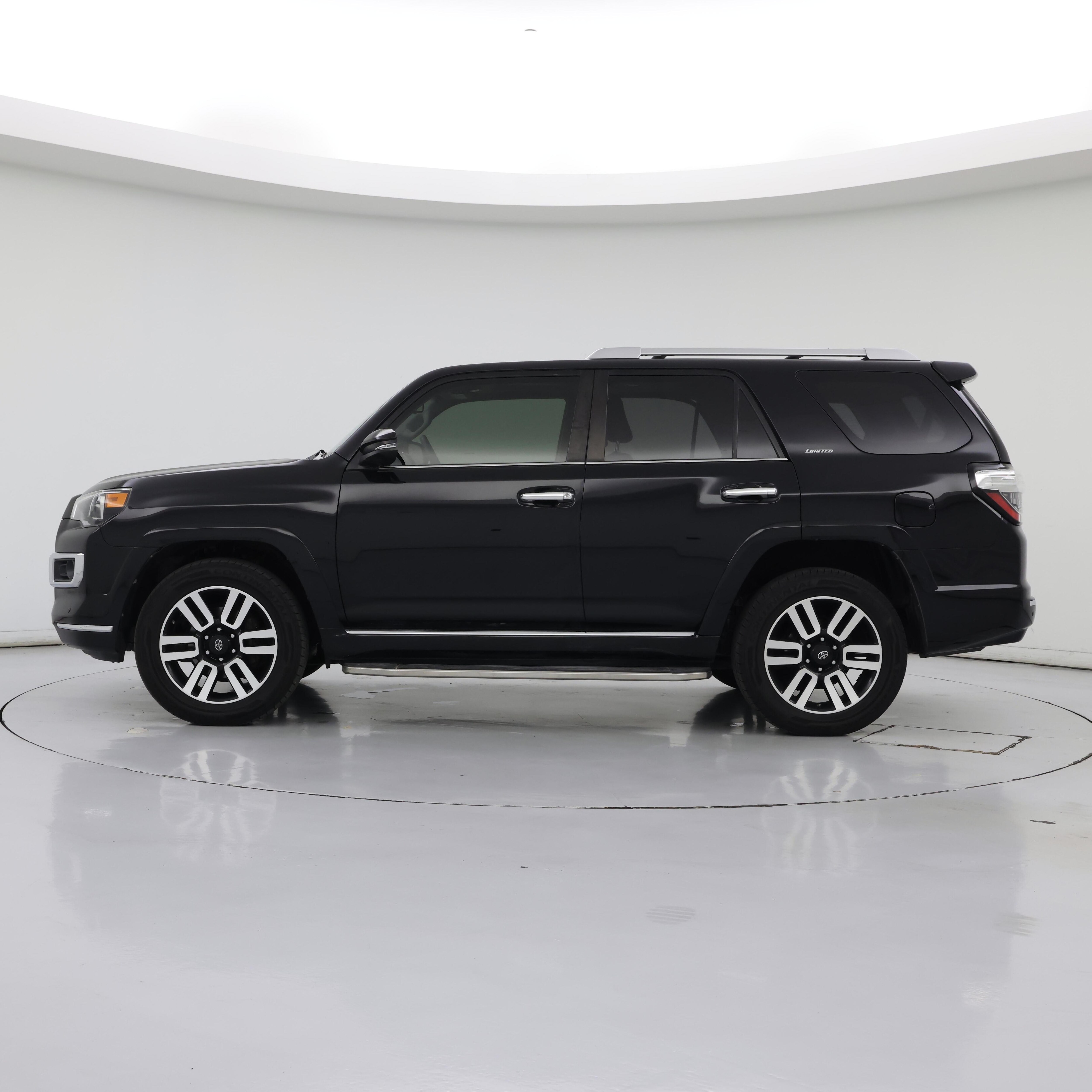 Thumbnail: 2017 Toyota 4Runner - 3