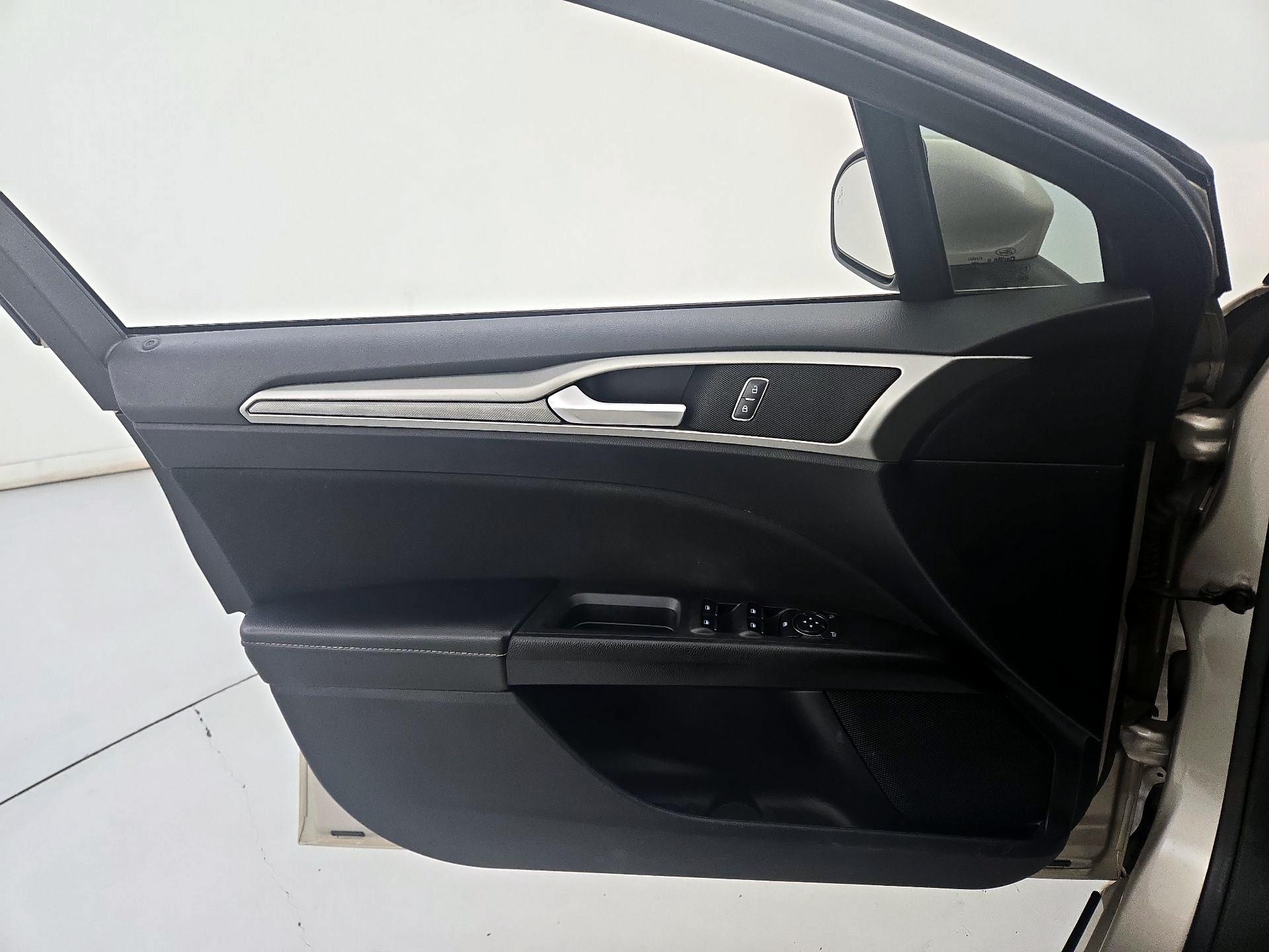 Thumbnail: 2019 Ford Fusion - 12