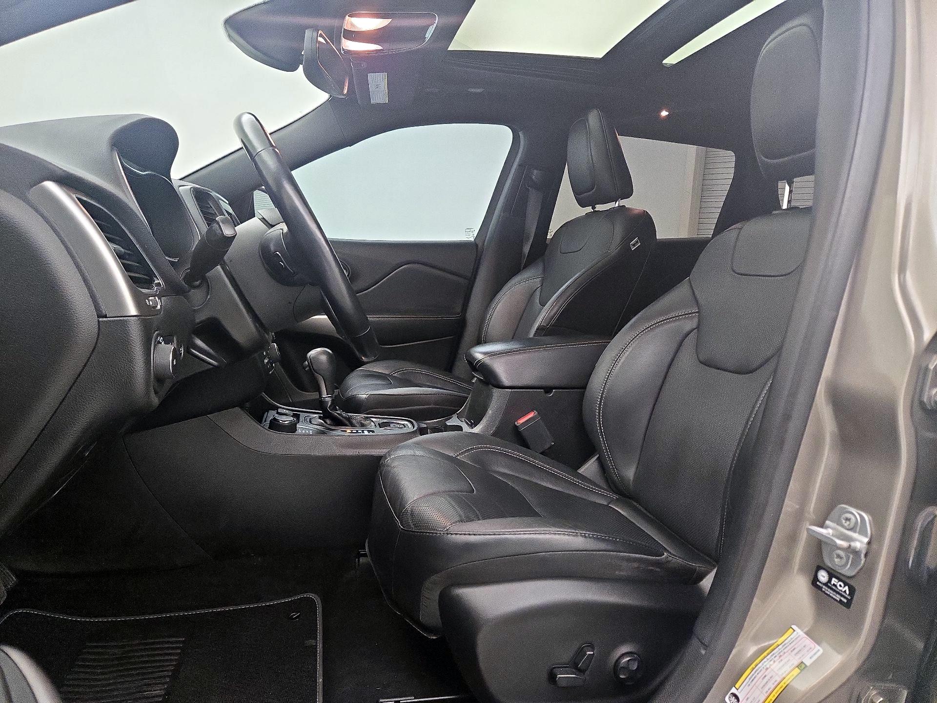 Thumbnail: 2021 Jeep Cherokee - 11