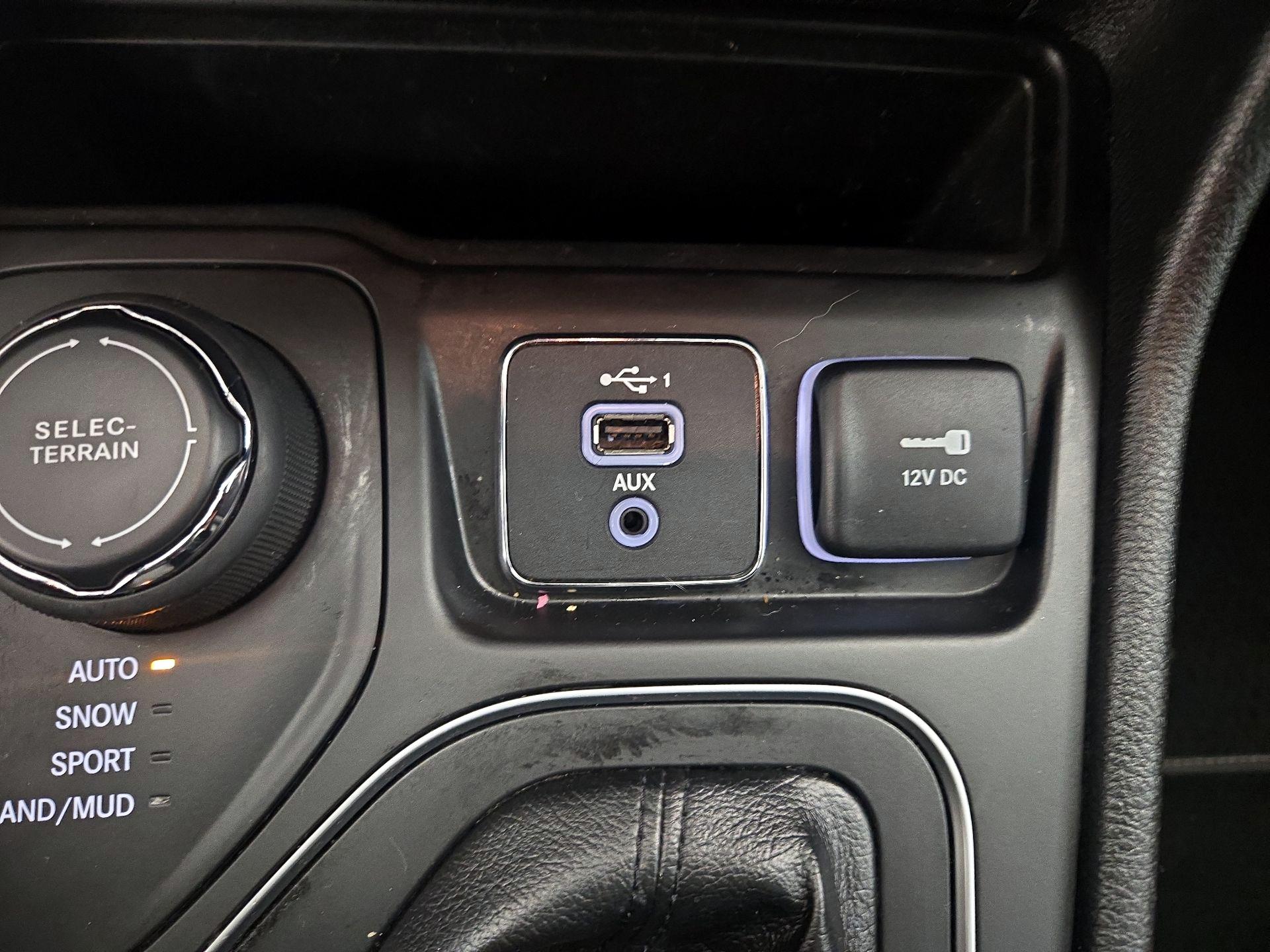 Thumbnail: 2021 Jeep Cherokee - 18