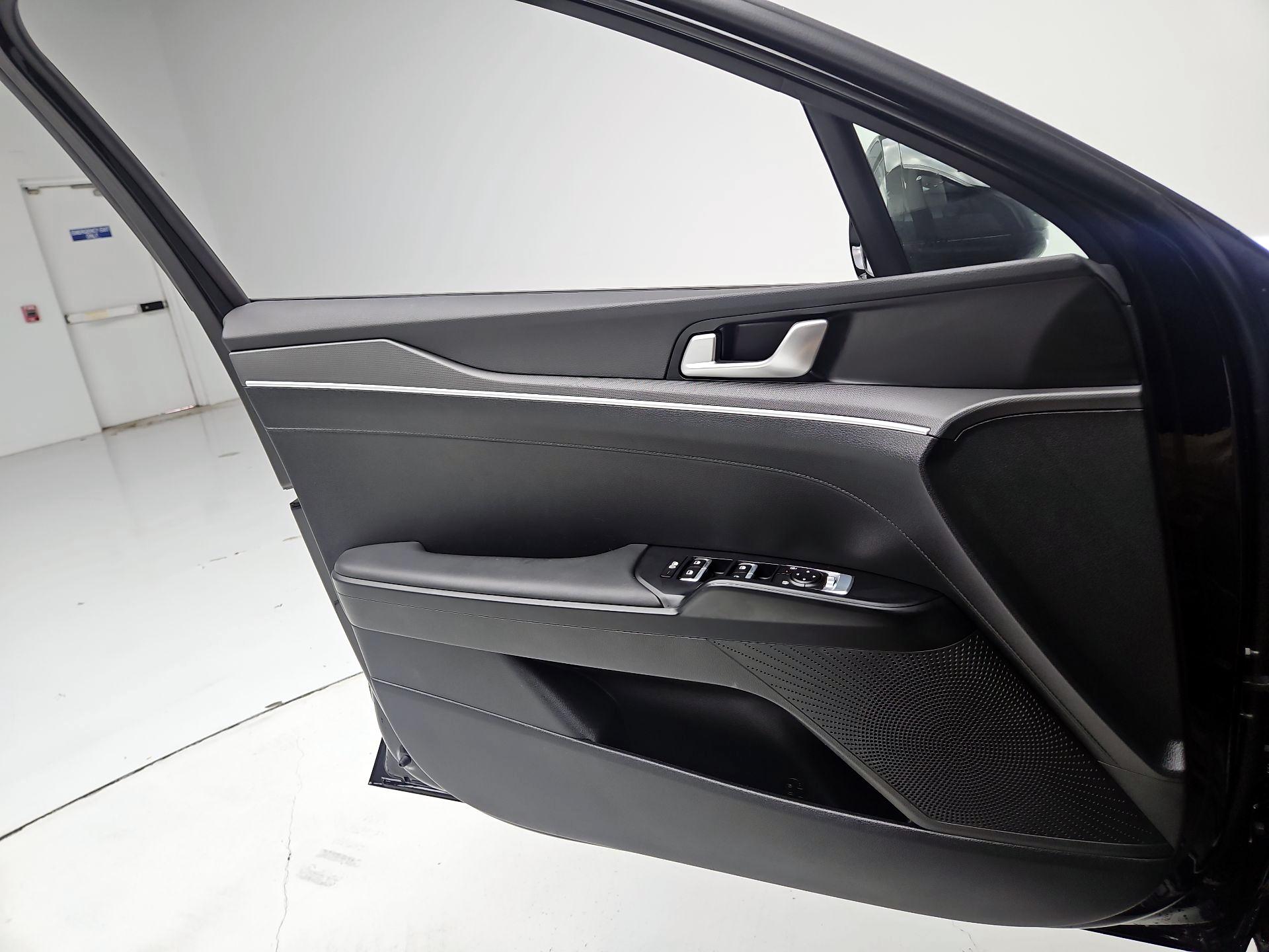 Thumbnail: 2025 Kia K5 - 12